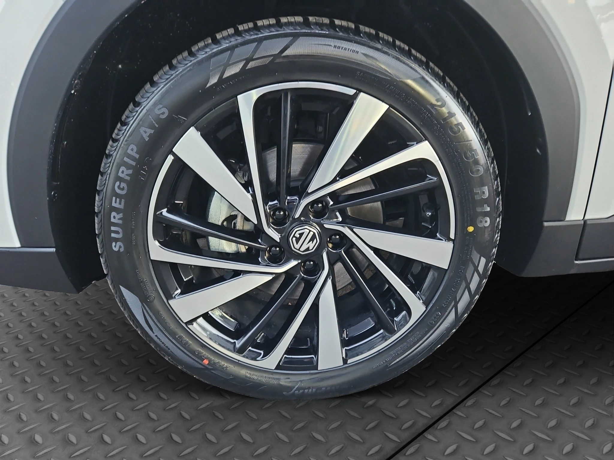 MG ZS Luxury 1.5 Hybrid+ Autom LED ACC GJR RFK SHZ