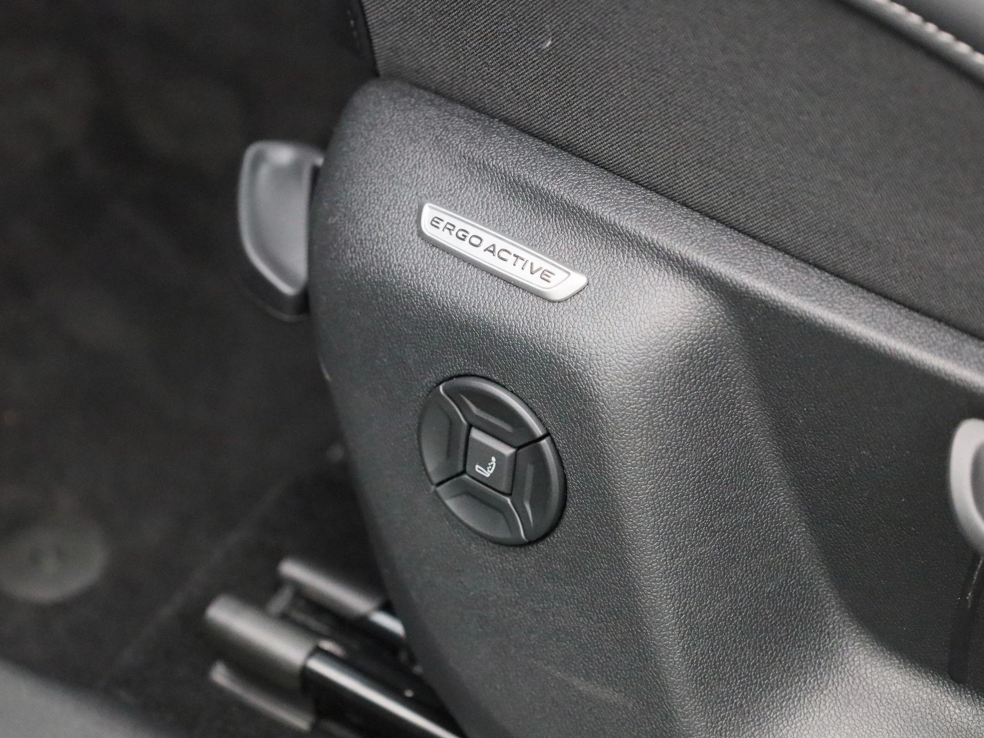 Volkswagen-Tiguan-image-36