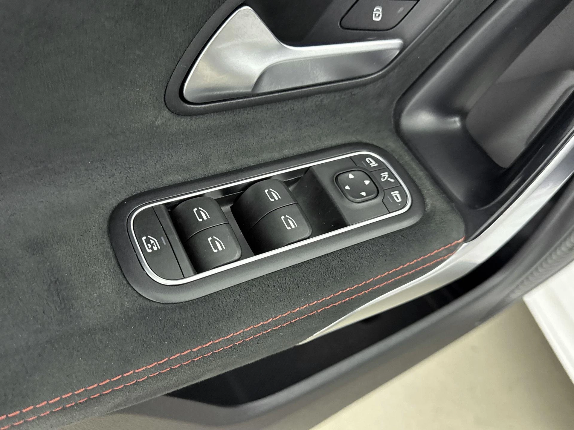 Mercedes-Benz-CLA-image-12