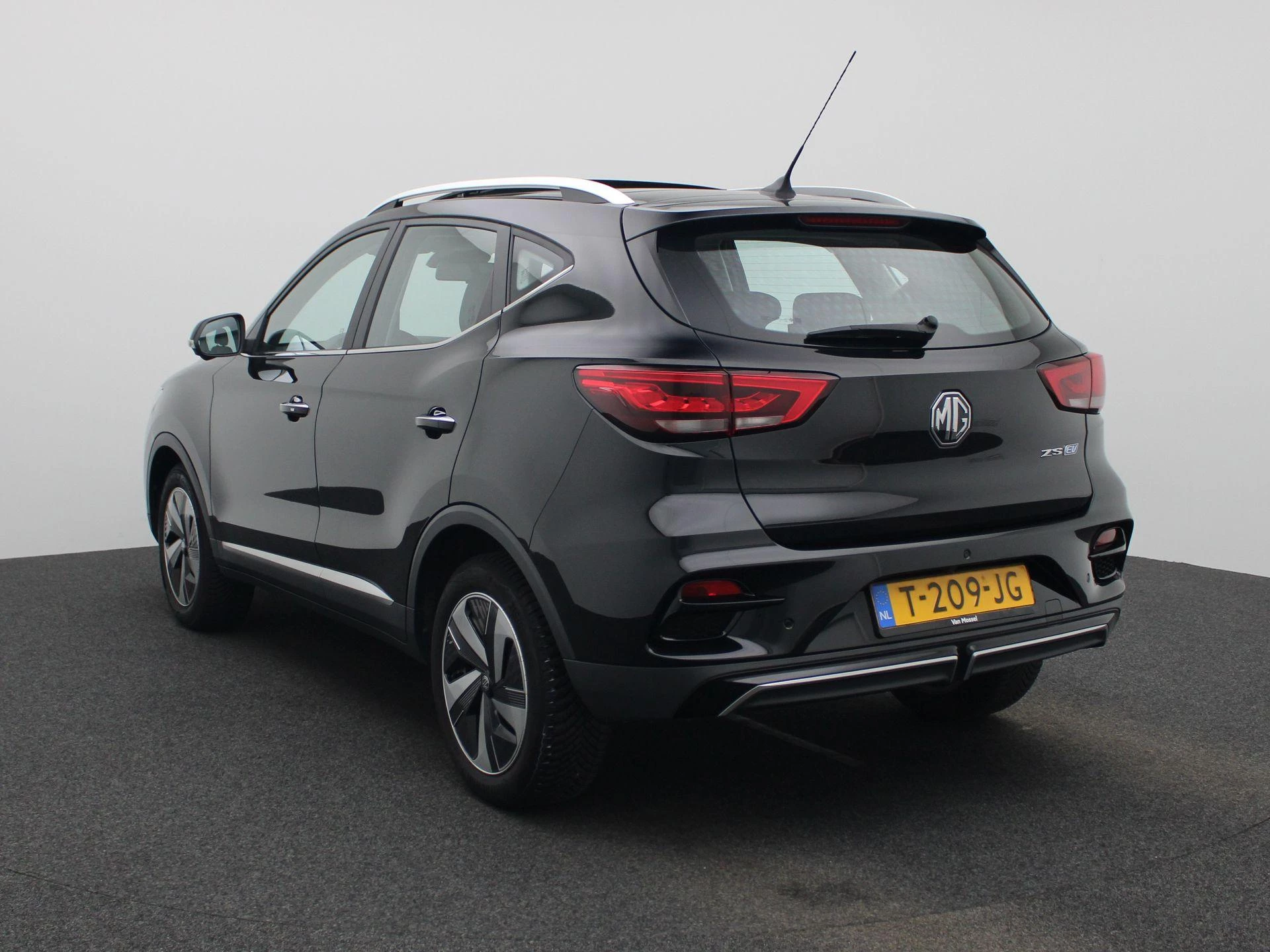 MG-ZS EV-image-1
