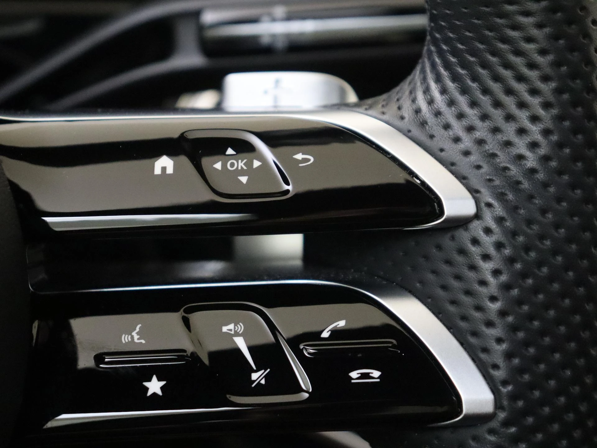 Mercedes-Benz-E-Klasse-image-12