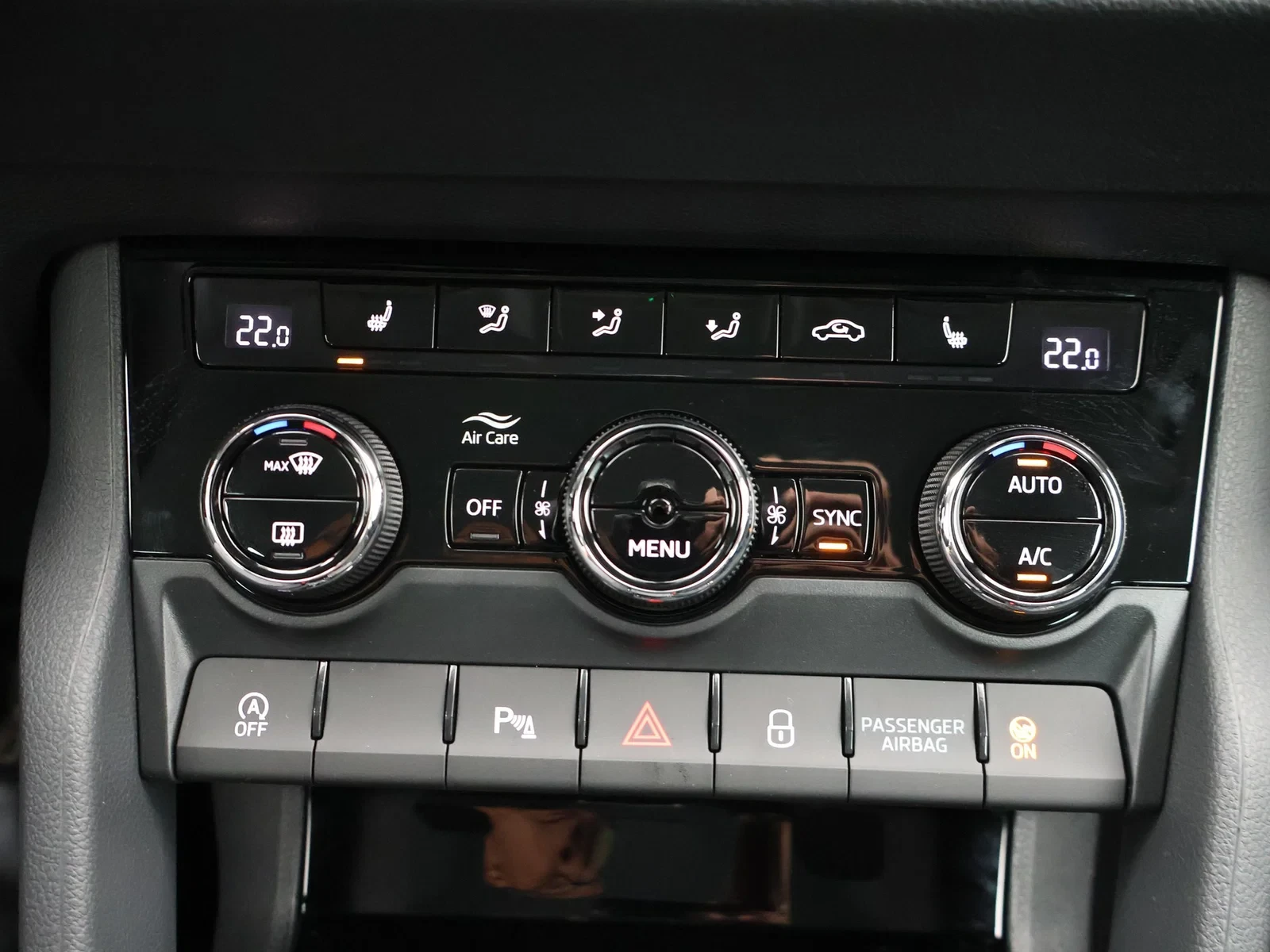 Škoda Karoq Karoq Family 1.5 TSI 110kW (150pk) DSG7 / DEMO