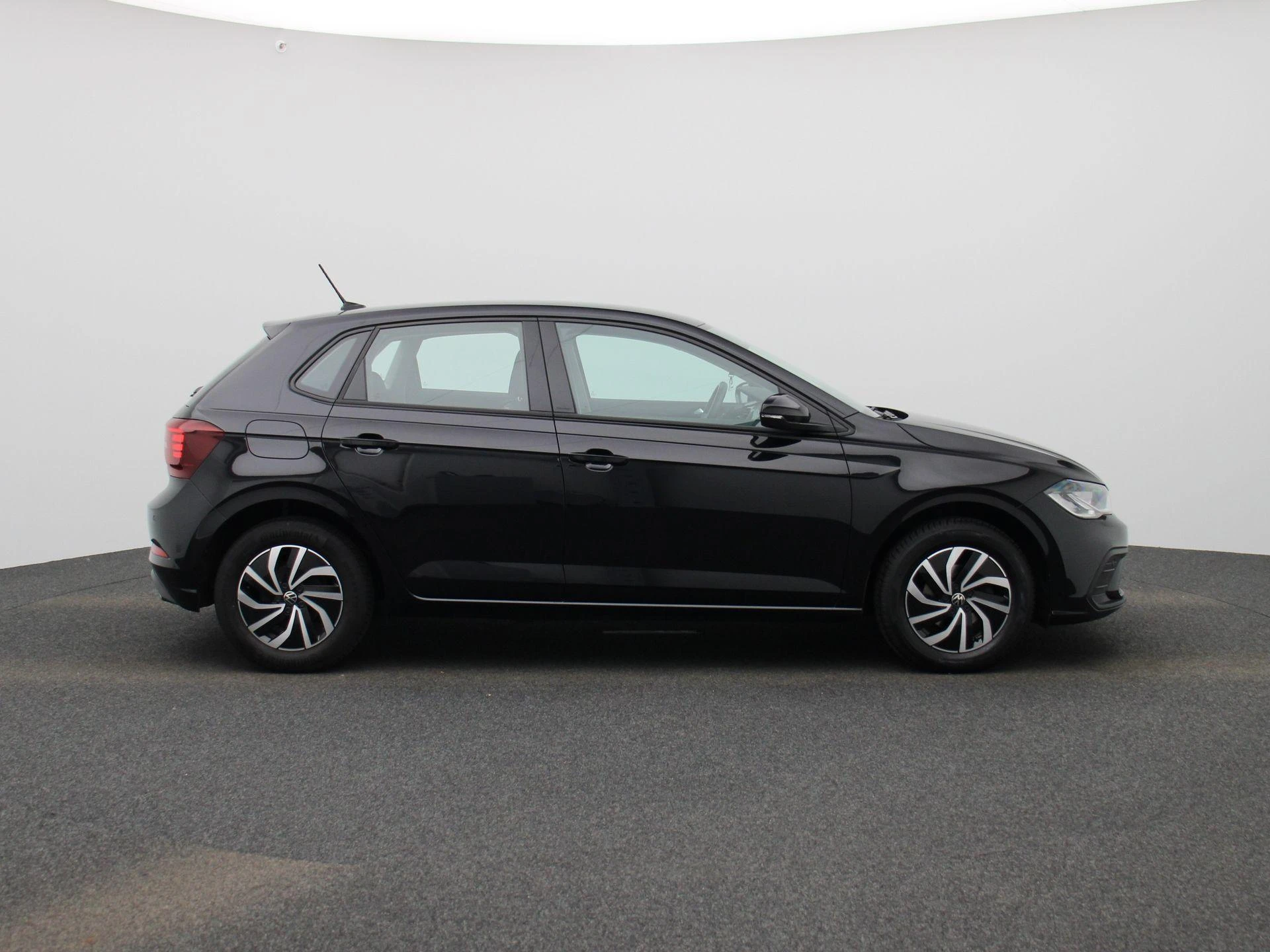 Volkswagen-Polo-image-5
