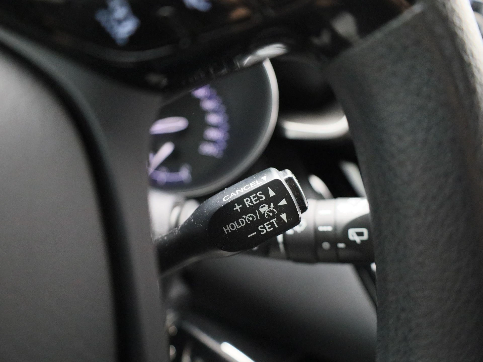 Toyota-C-HR-image-17