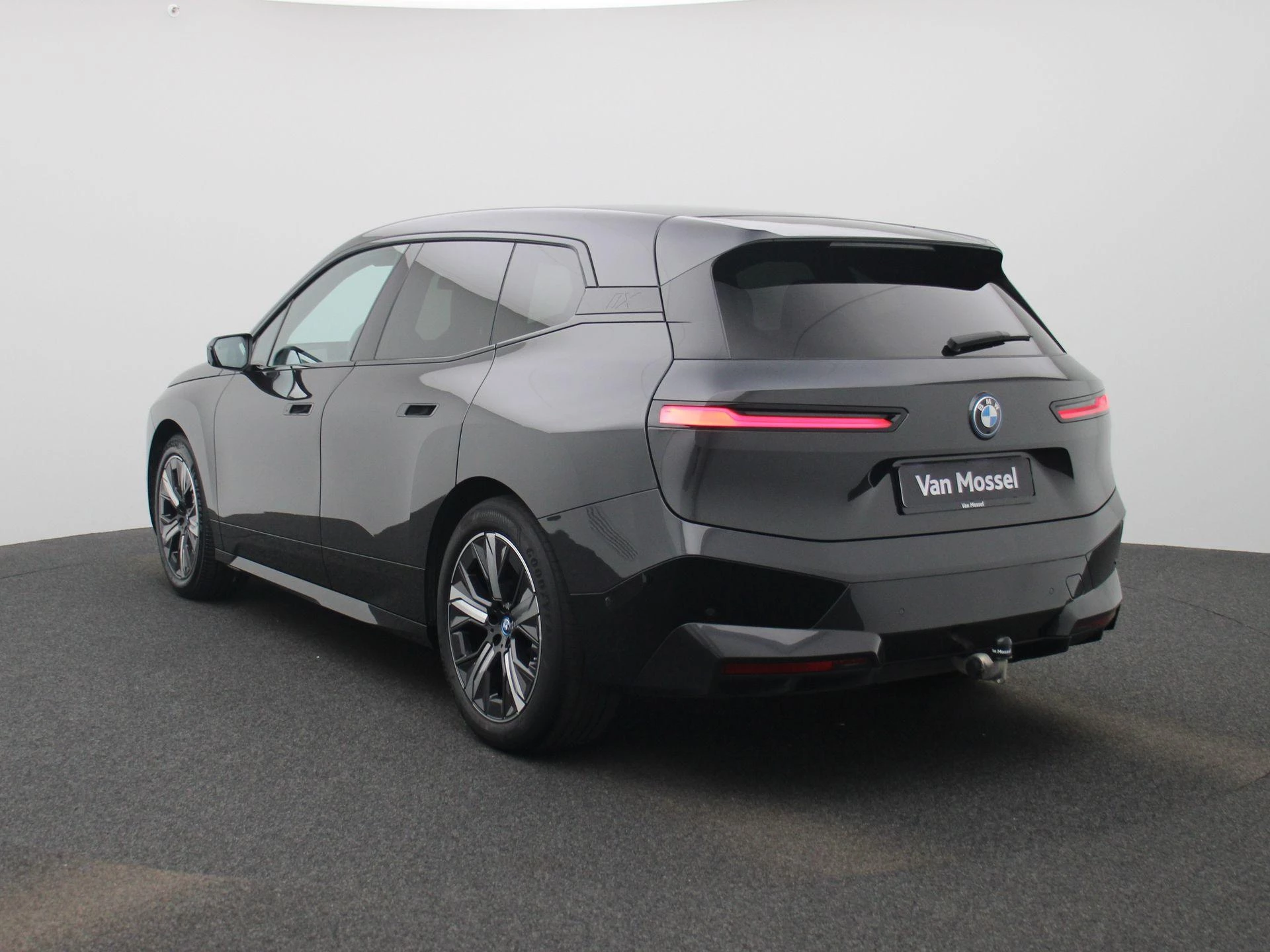 BMW-iX-image-1
