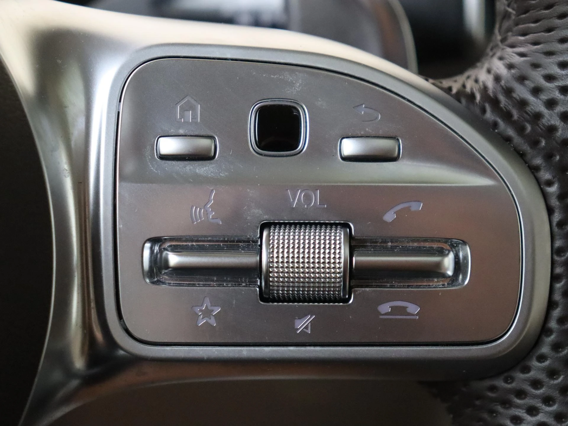 Mercedes-Benz-G-Klasse-image-15