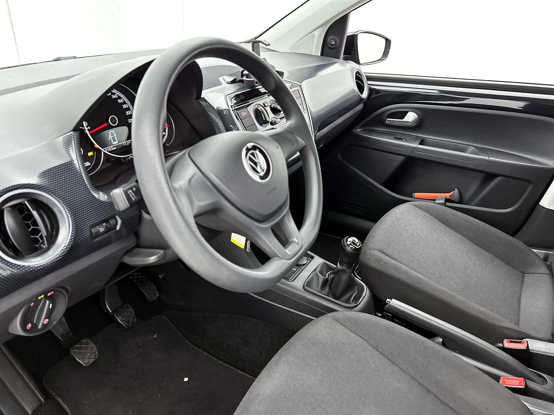 Volkswagen-up!-image-11