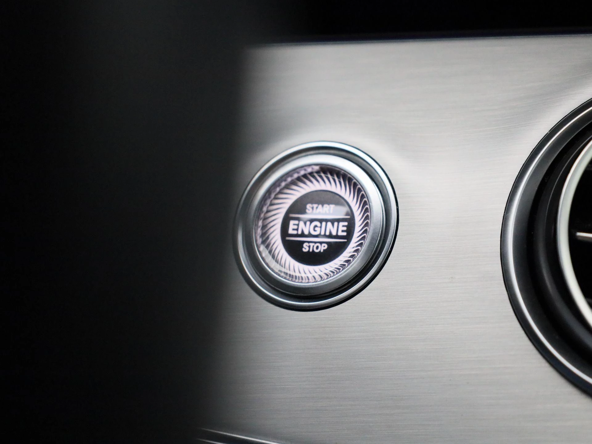Mercedes-Benz-E-Klasse-image-20