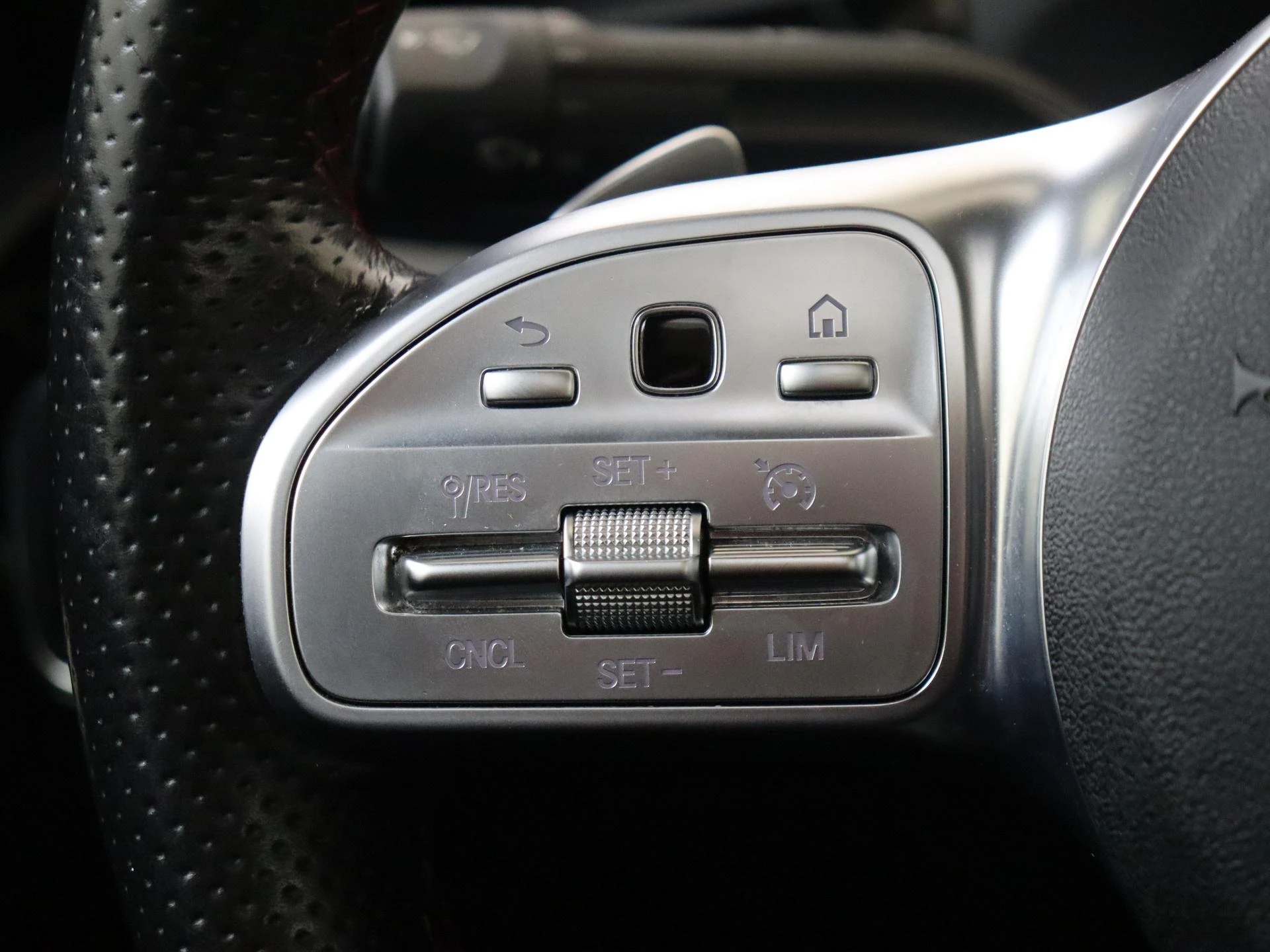 Mercedes-Benz-A-Klasse-image-11