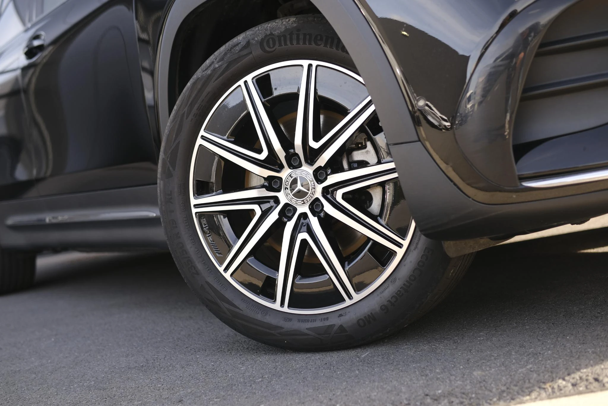 Mercedes-Benz-EQB-image-27