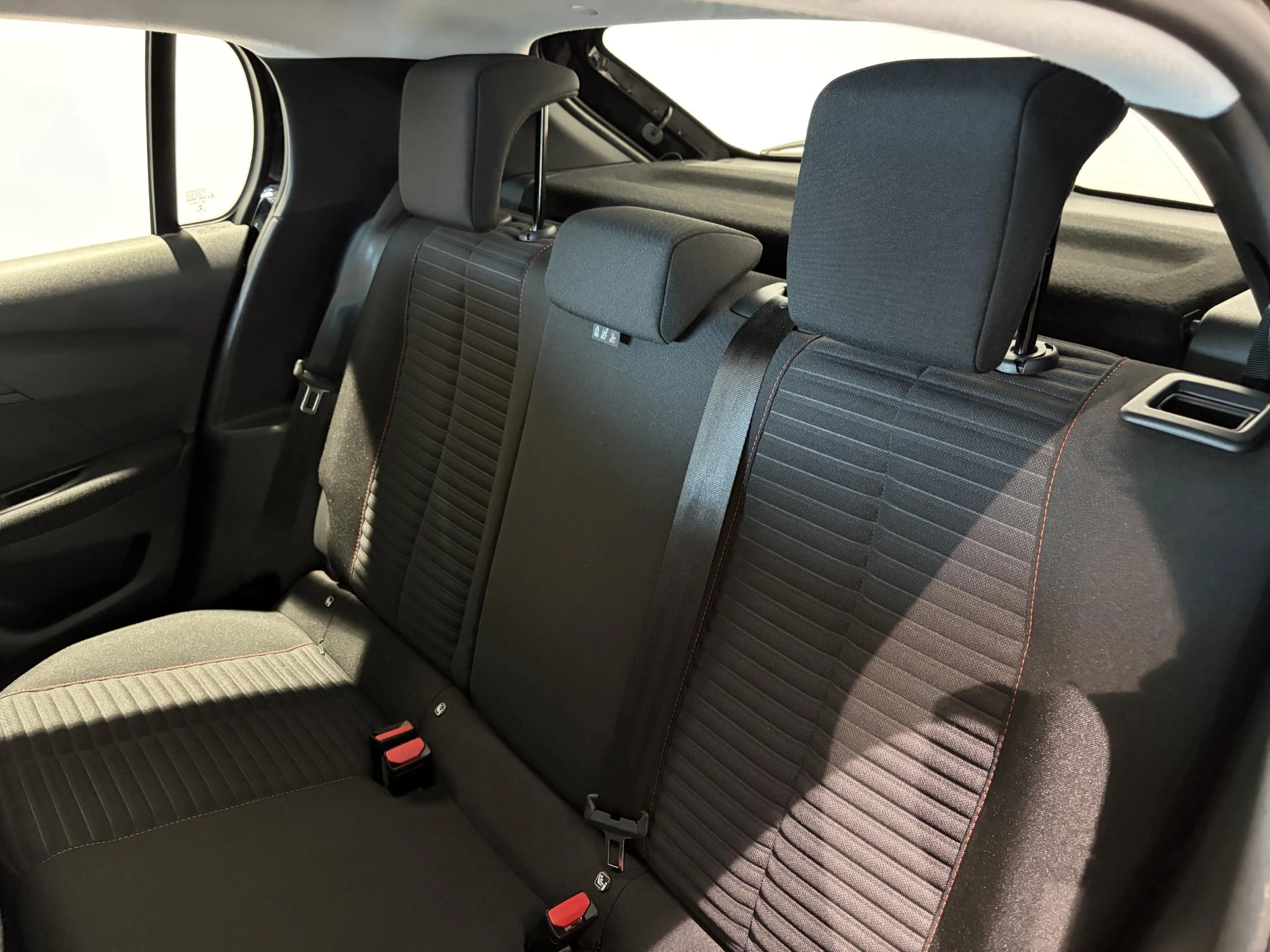 Peugeot-e-208-image-8
