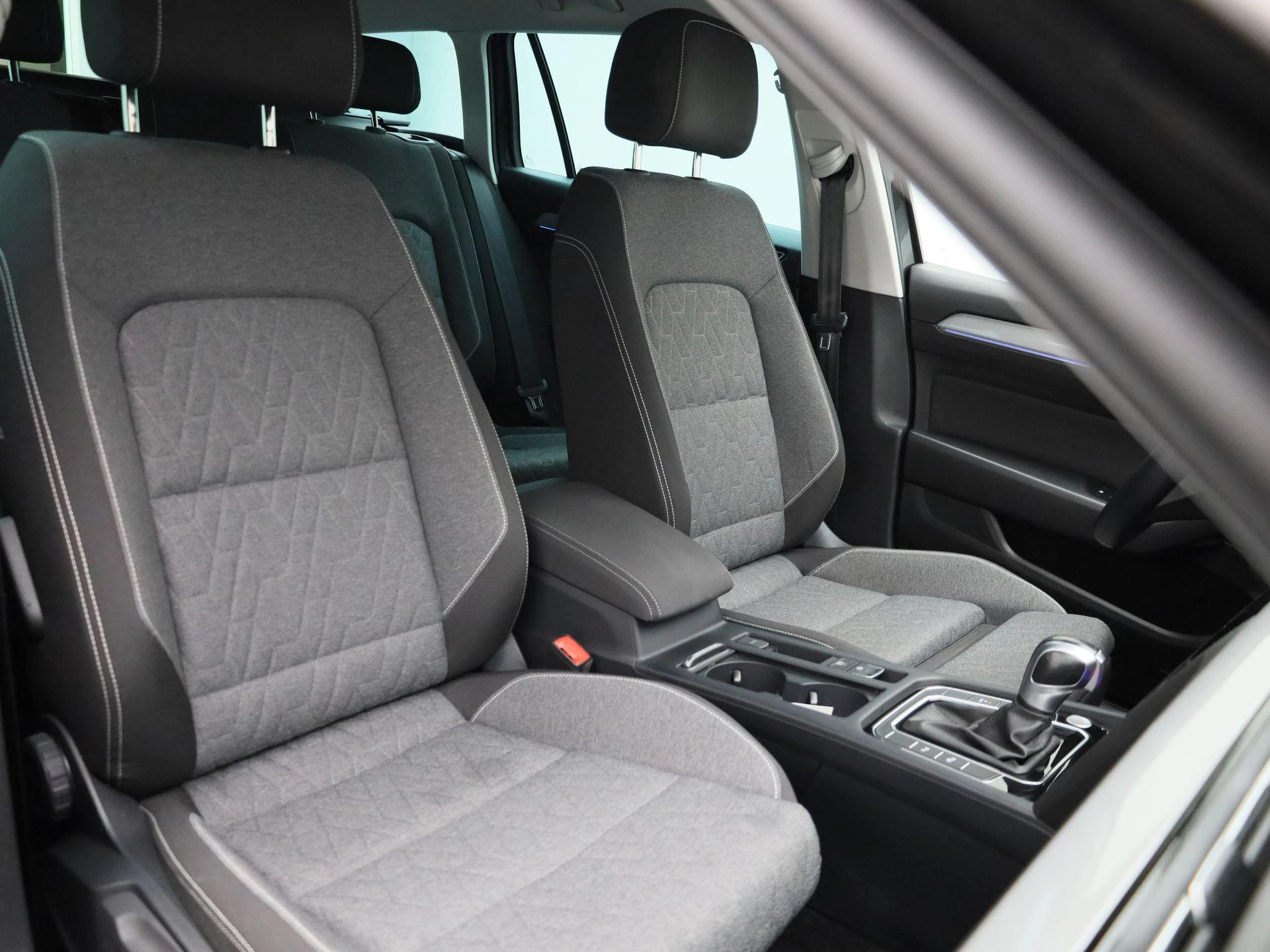 Volkswagen-Passat-image-44
