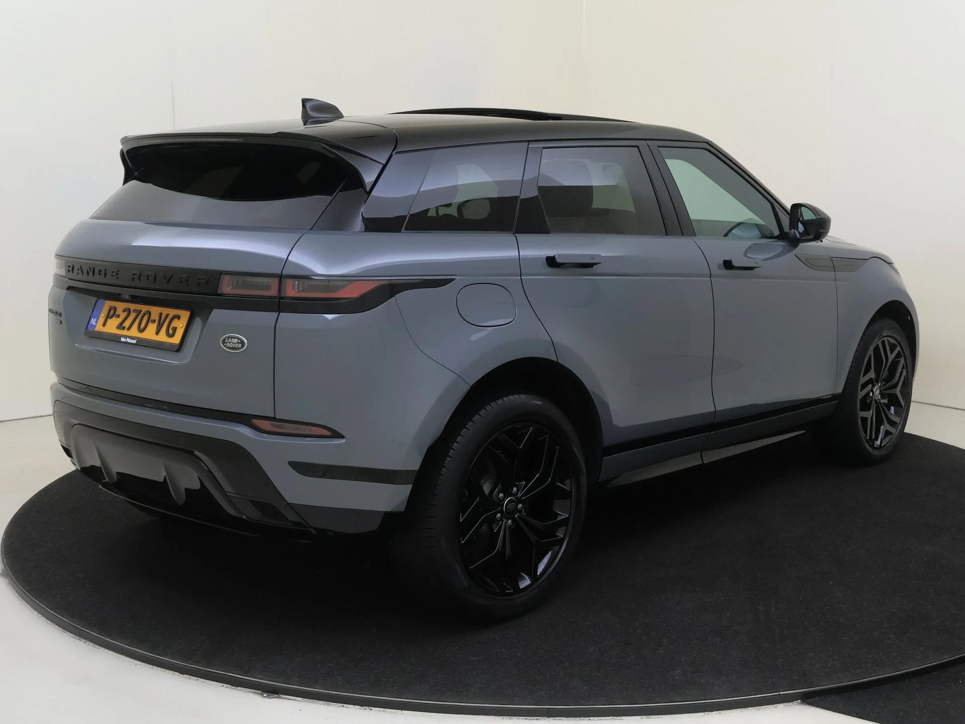 Land Rover-Range Rover Evoque-image-3