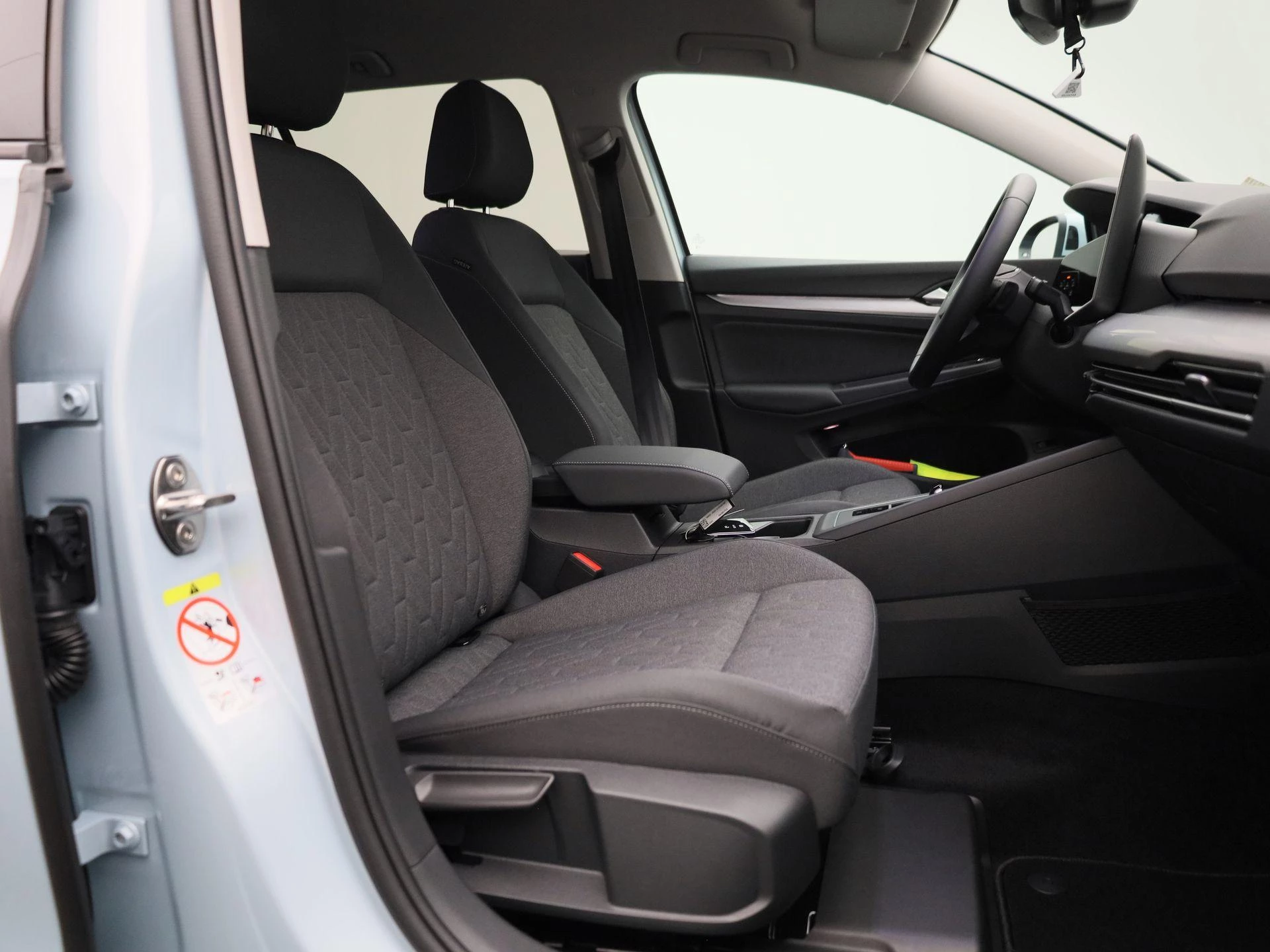 Volkswagen-Golf-image-33