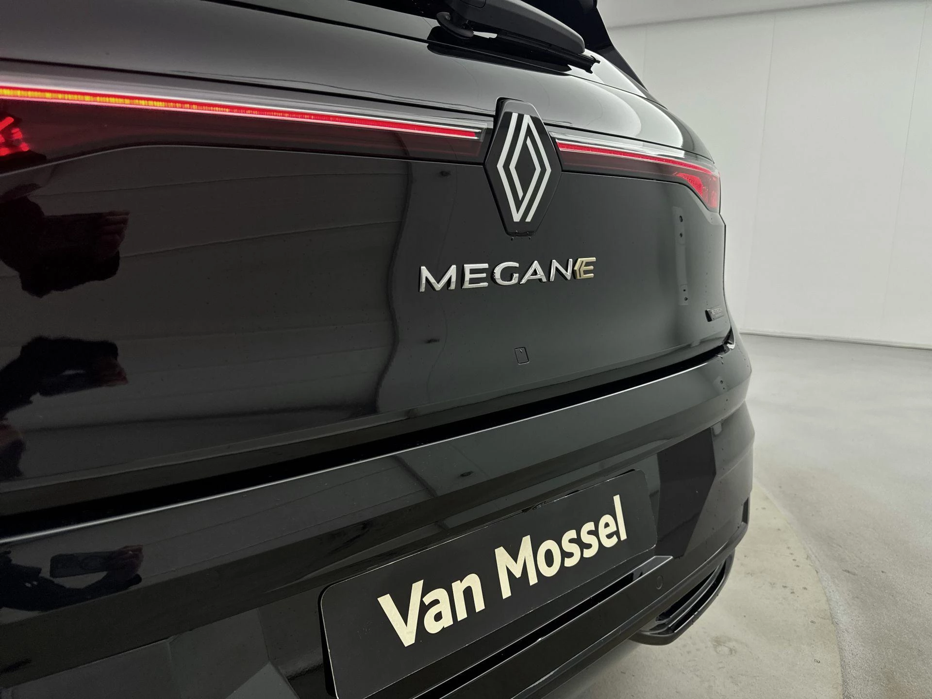 Renault-Megane E-Tech-image-21