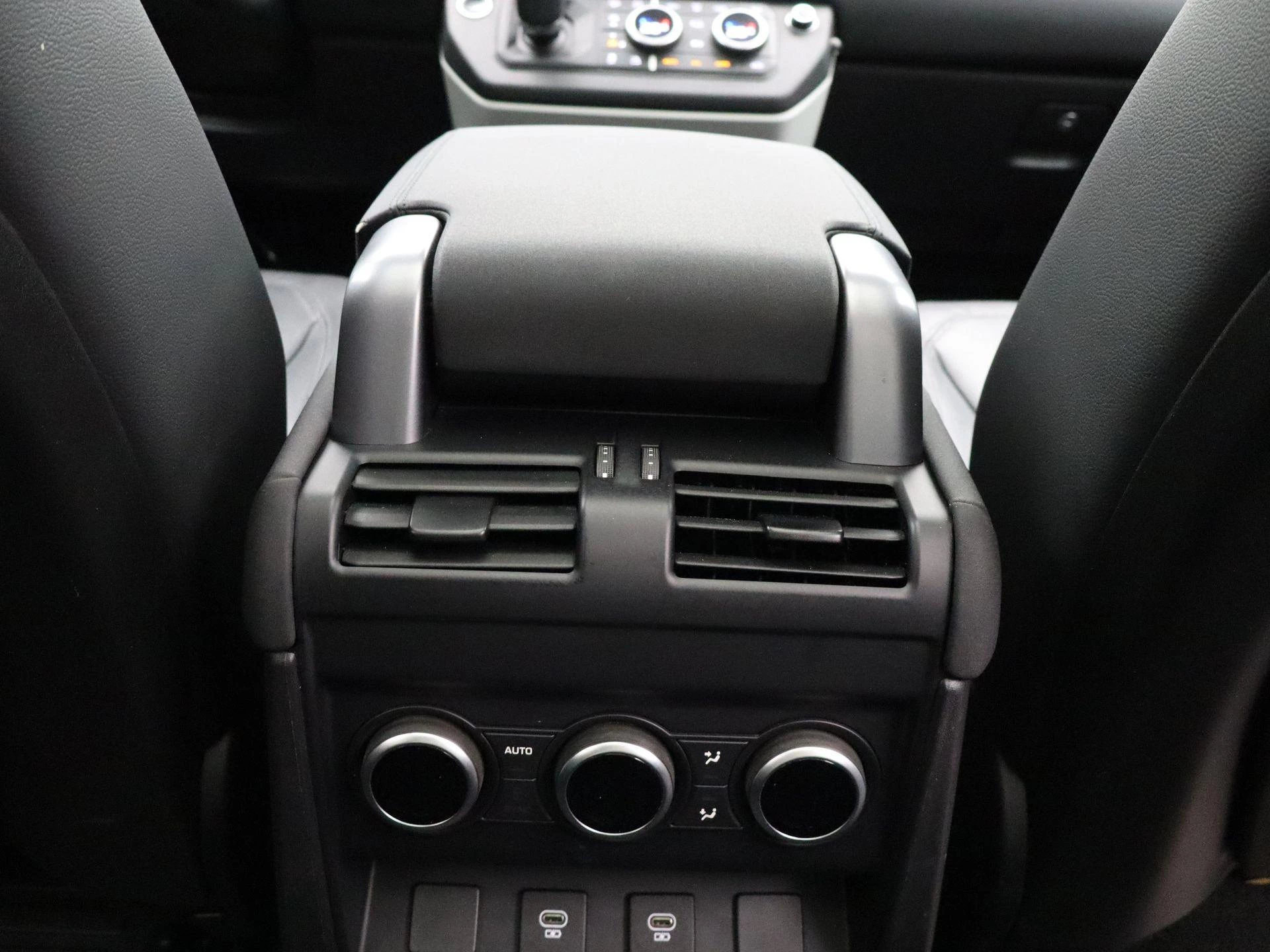 Land Rover-Defender-image-35