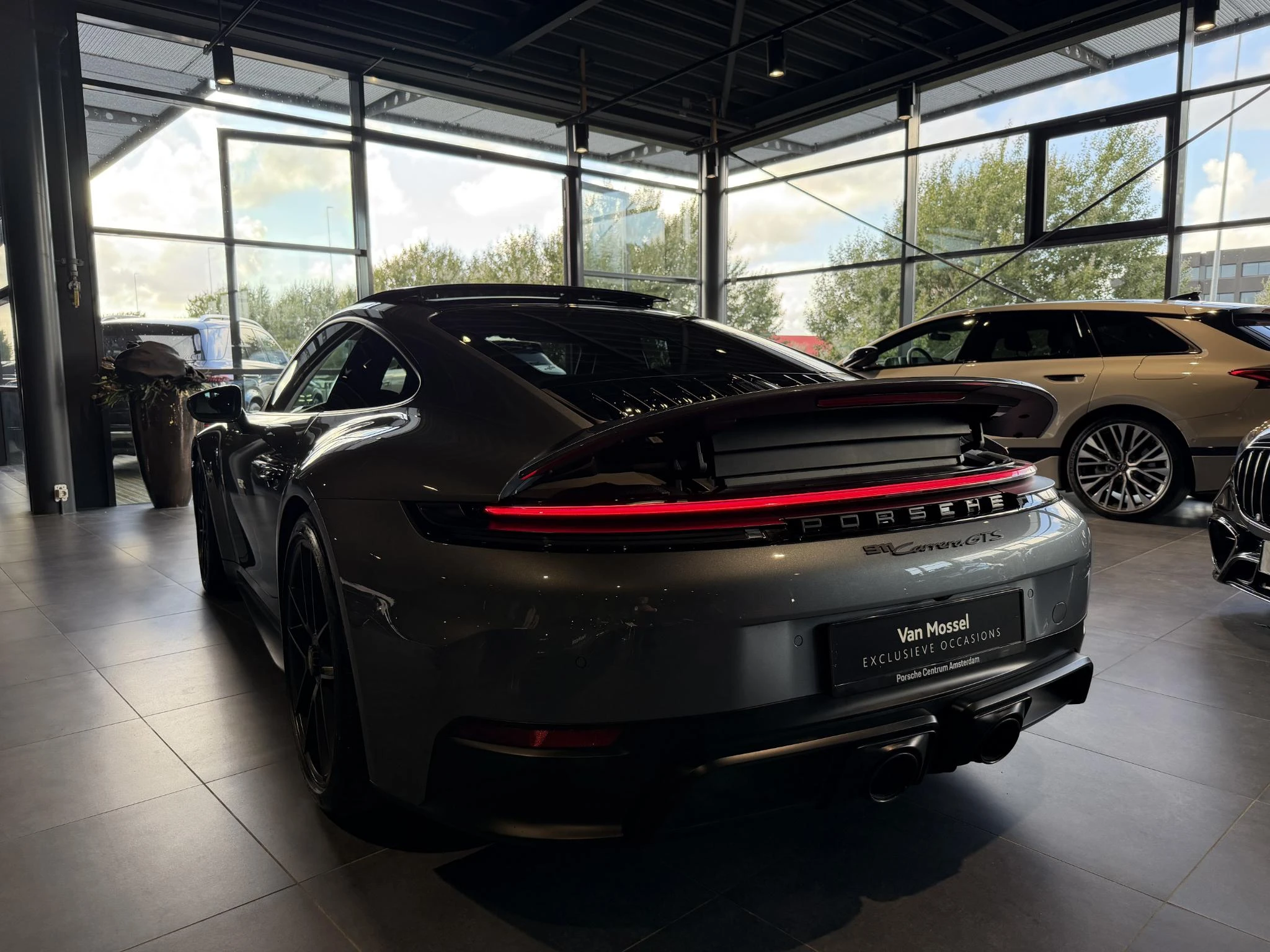 Porsche-911-image-18