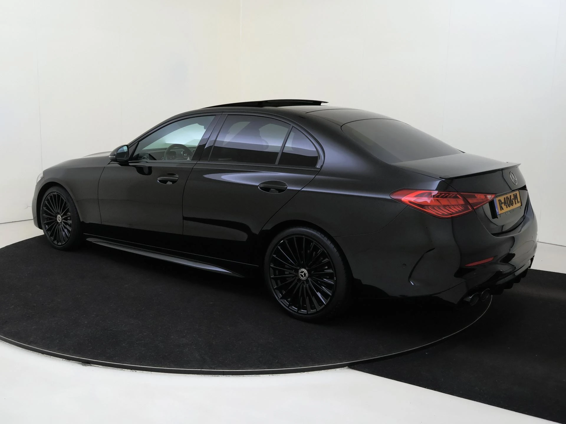 Mercedes-Benz-C-Klasse-image-5