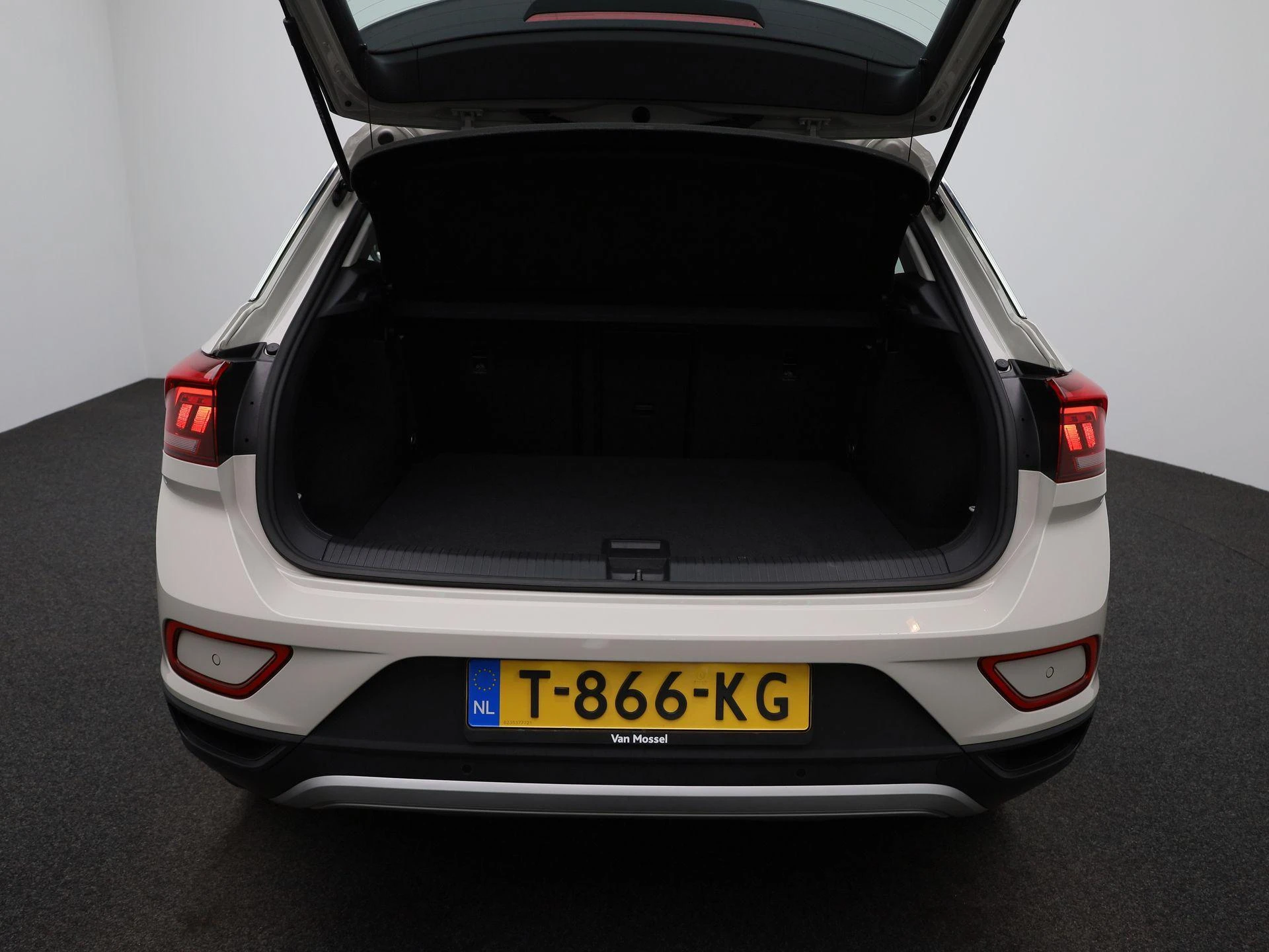 Volkswagen-T-Roc-image-12