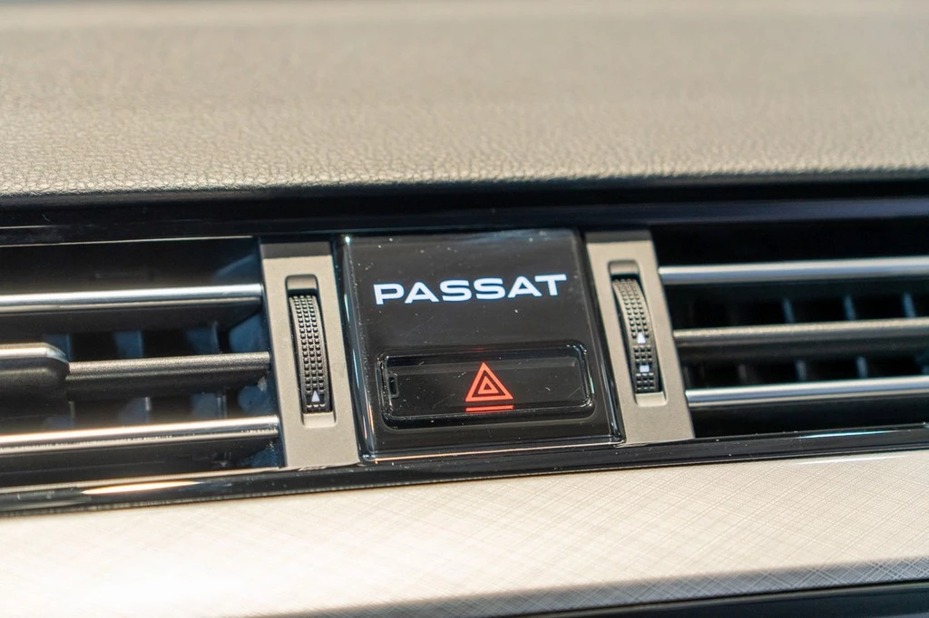 Volkswagen Passat Variant 2.0 TDI DSG Business *AHK*LED*Navi*App-Connect*ACC*PDC*Kamera*Sitzhzg.*Climatronic