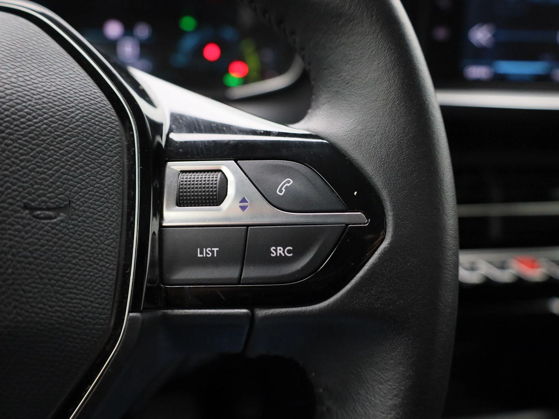 Peugeot-e-2008-image-18