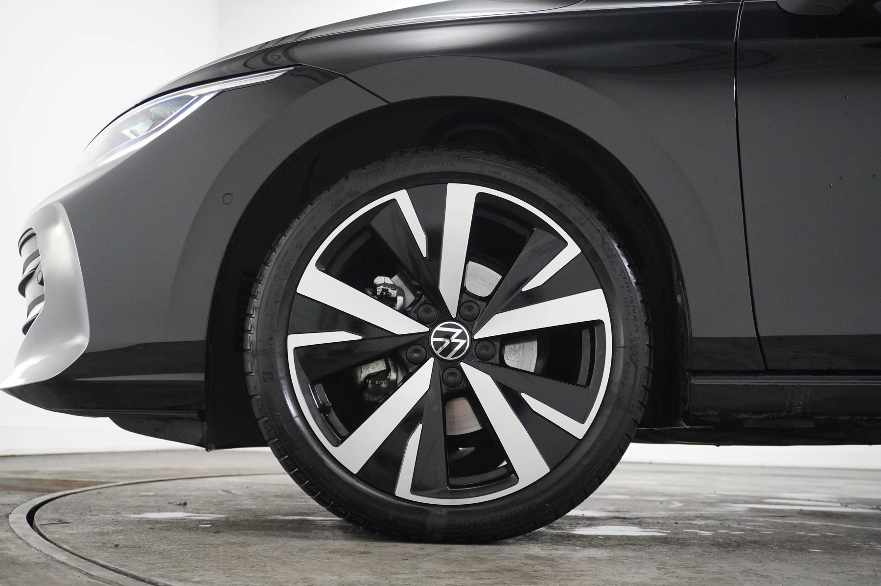 Volkswagen-Golf-image-4