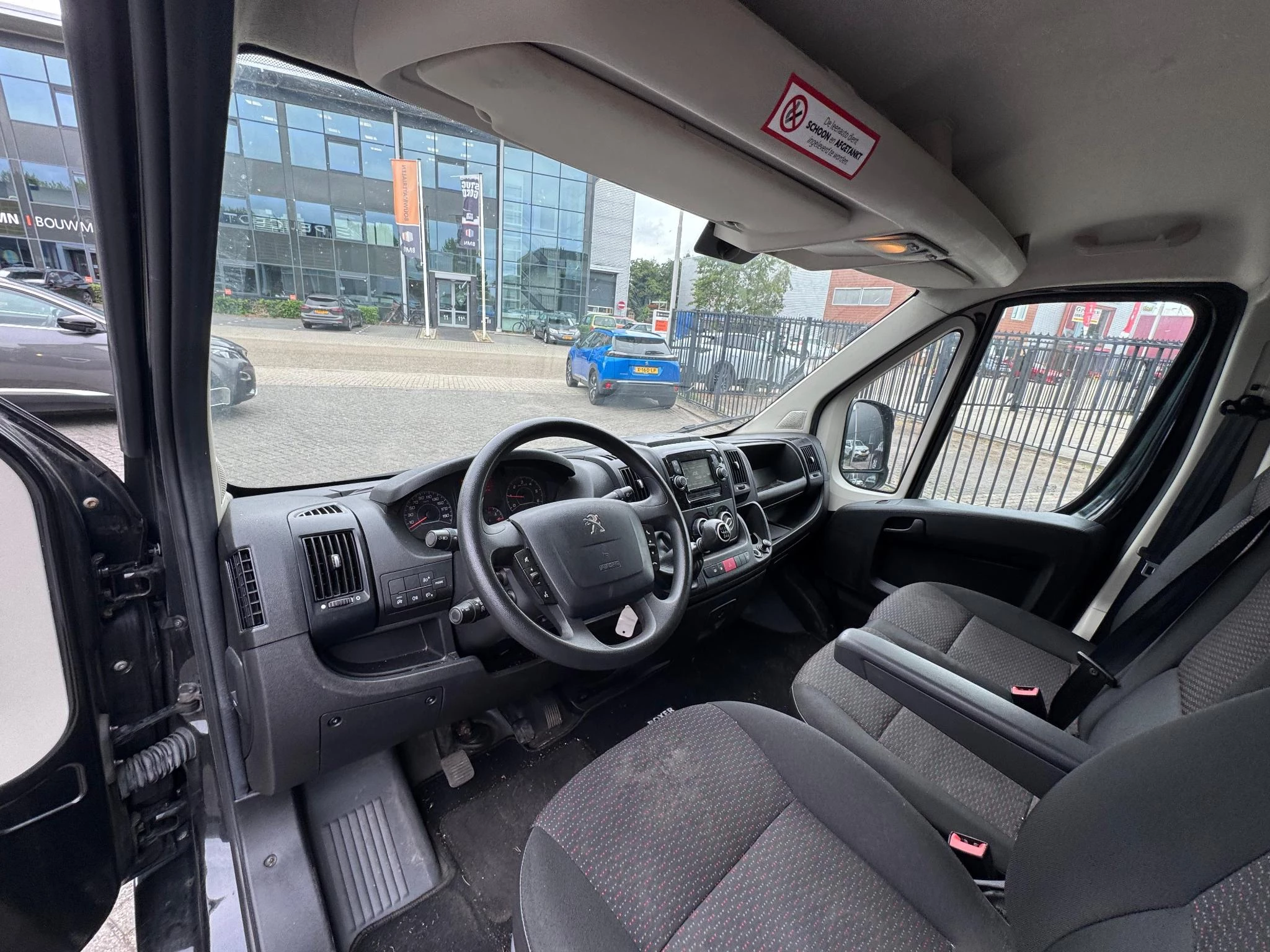 Peugeot Boxer 330 2.2 BlueHDi 120 L2H2 Asphalt