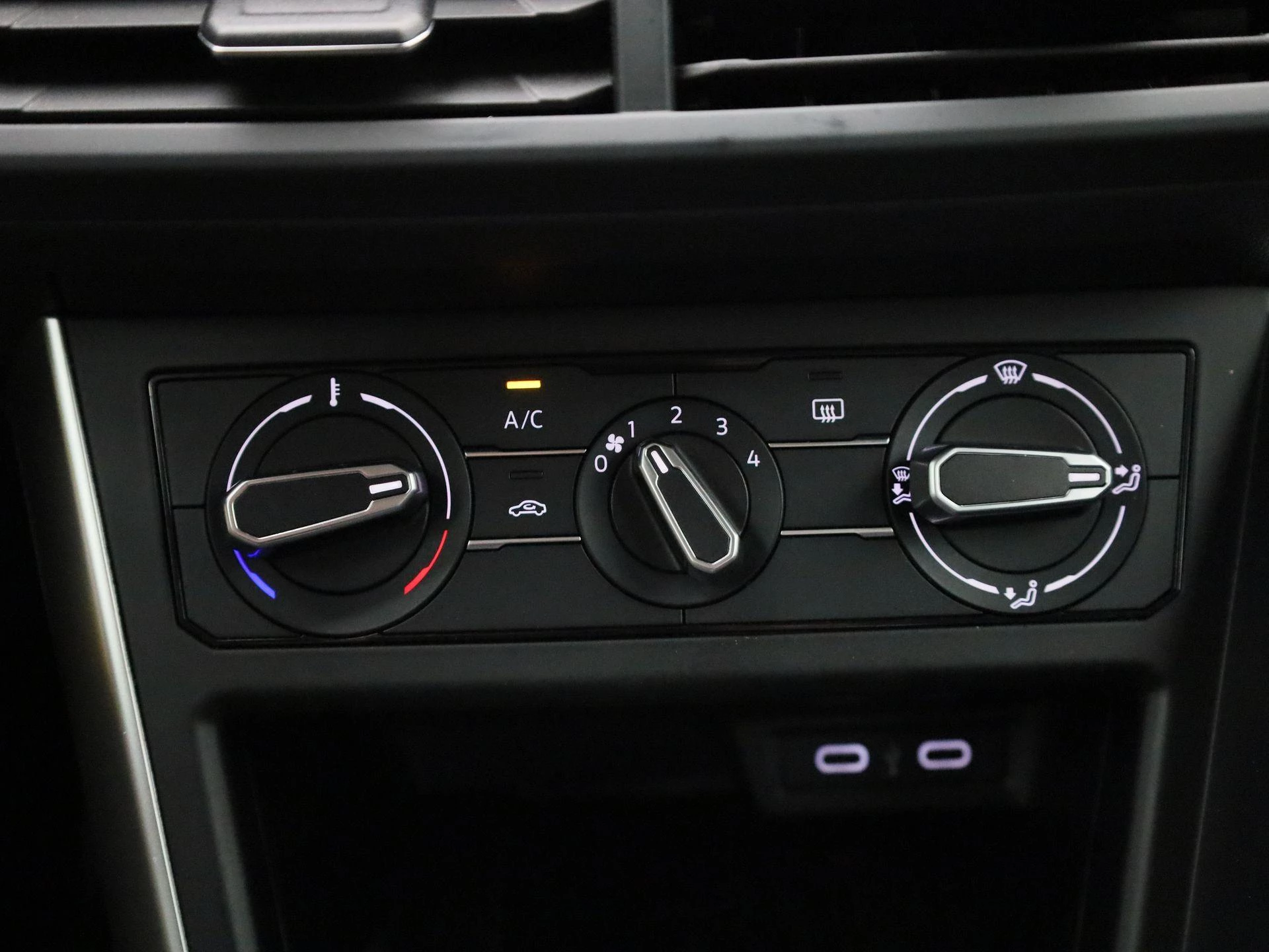 Volkswagen-Polo-image-16