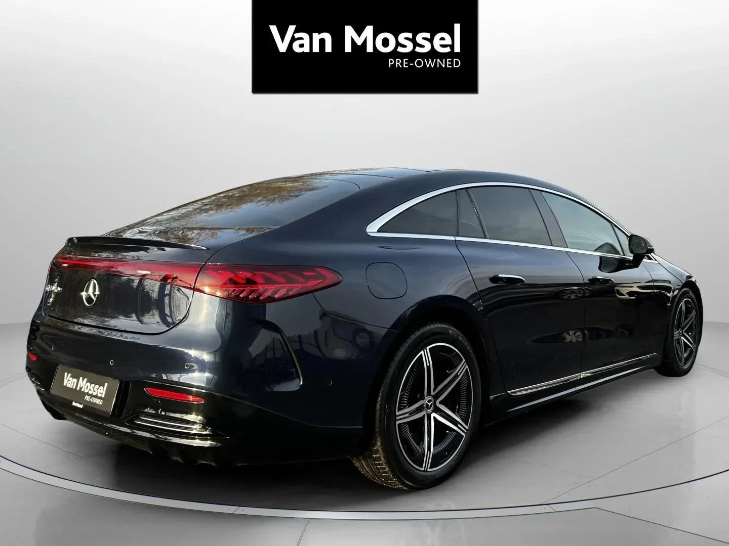 Mercedes-Benz-EQS-image-5