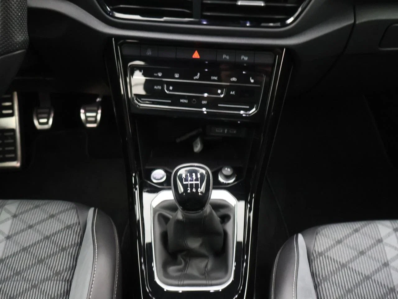 Volkswagen-T-Roc-image-20
