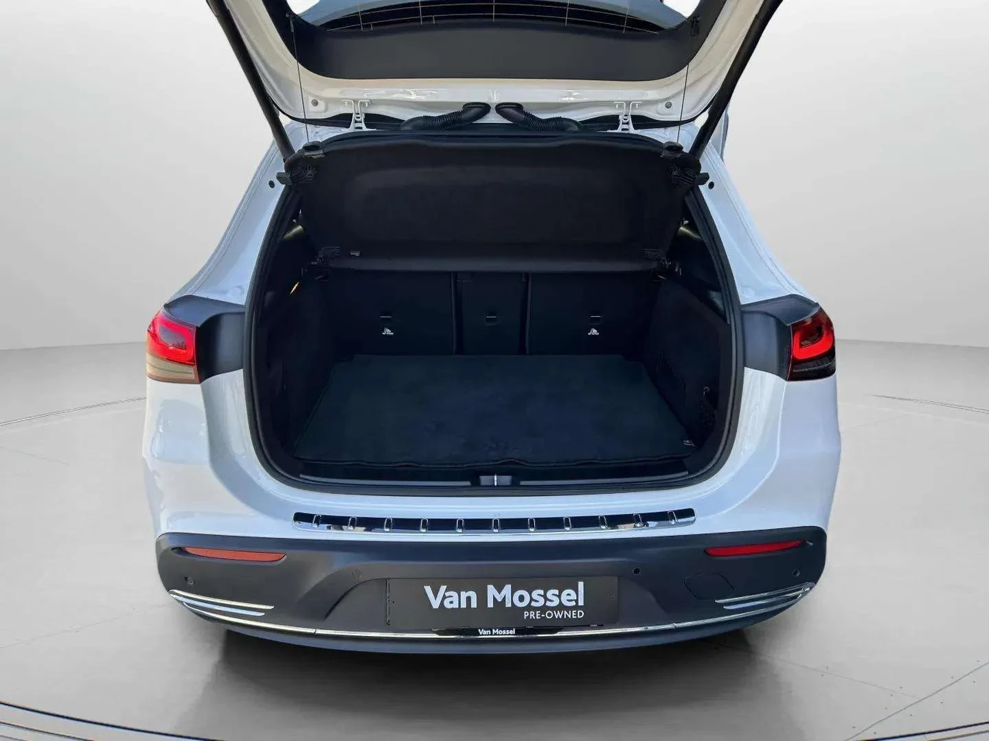 Mercedes-Benz-EQA-image-21