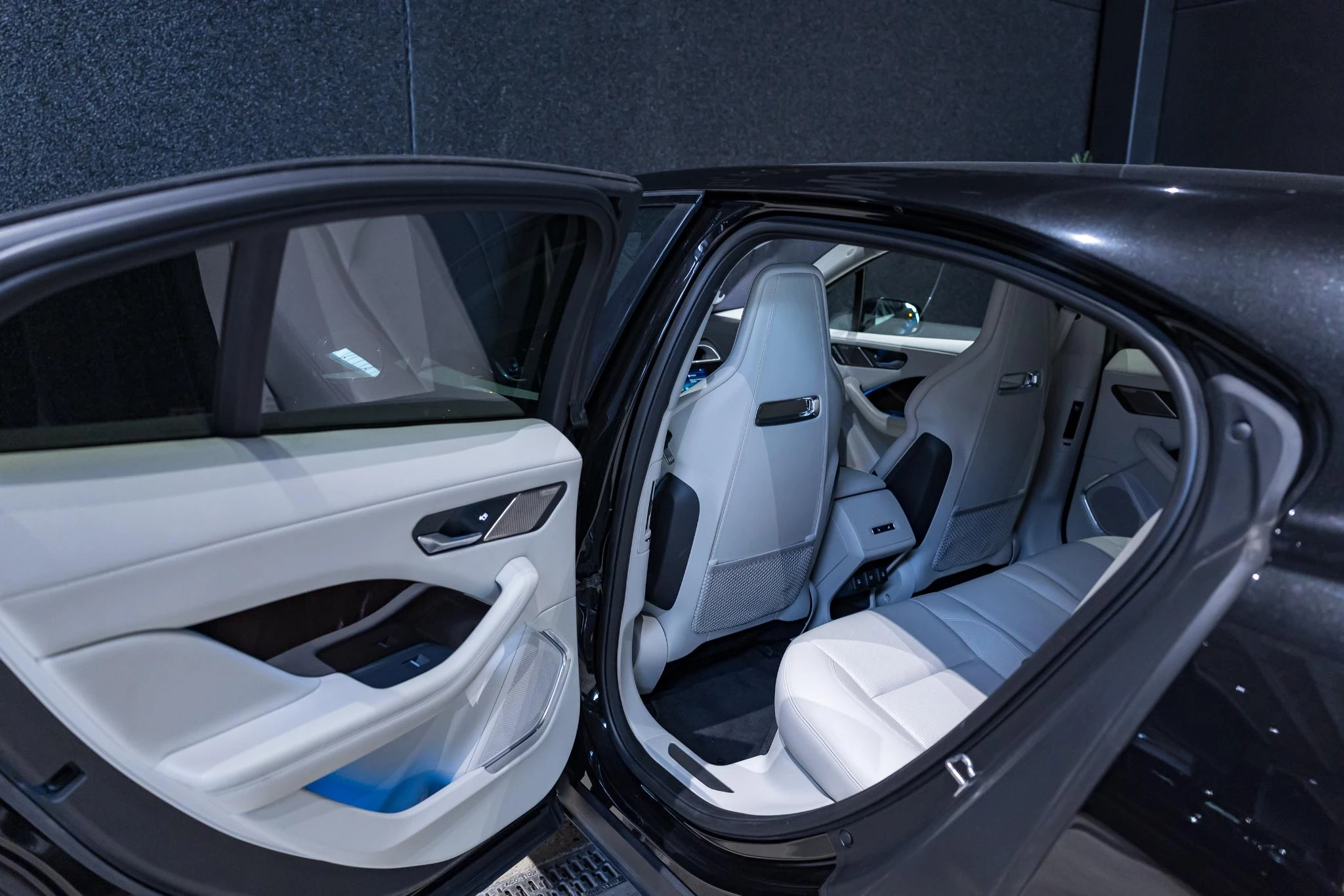 Jaguar-I-PACE-image-13