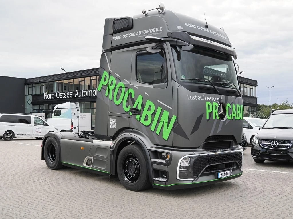 Mercedes-Benz-Actros-image-3