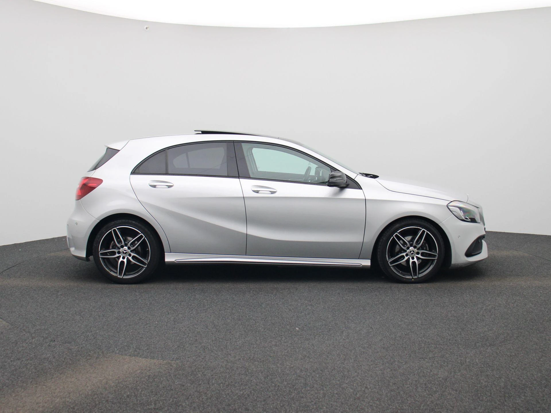 Mercedes-Benz-A-Klasse-image-5