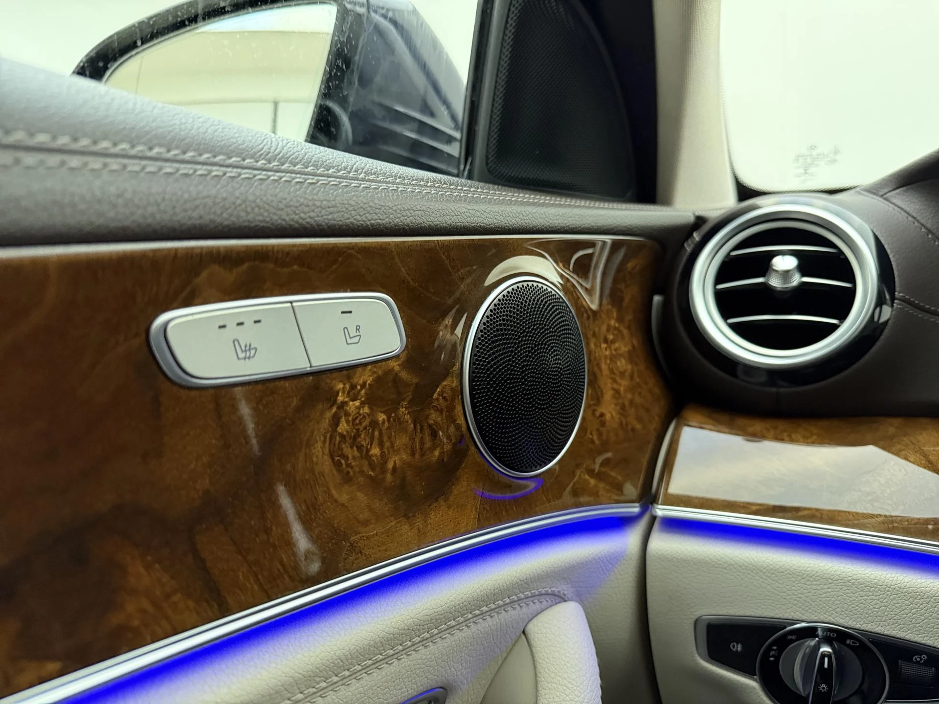 Mercedes-Benz-E-Klasse-image-13