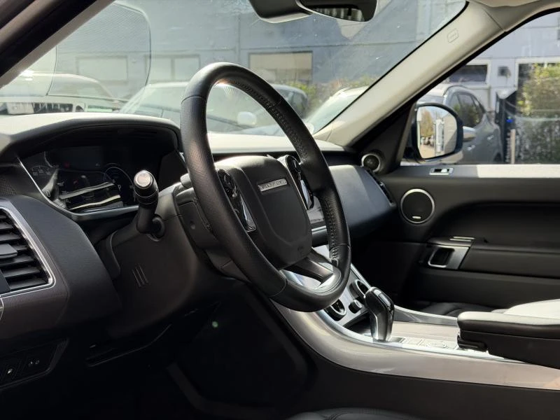 Land Rover-Range Rover Sport-image-3