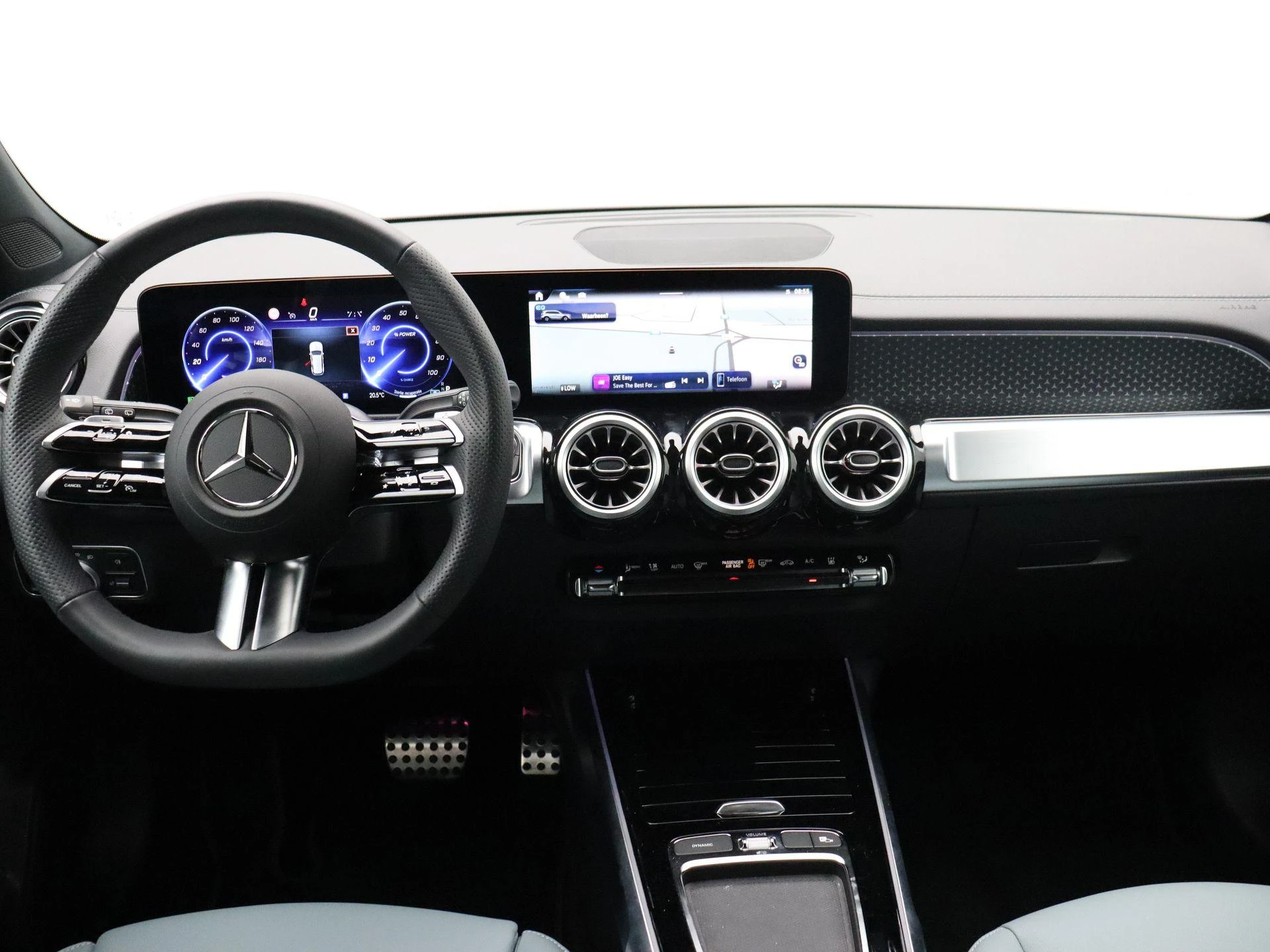 Mercedes-Benz-EQB-image-16