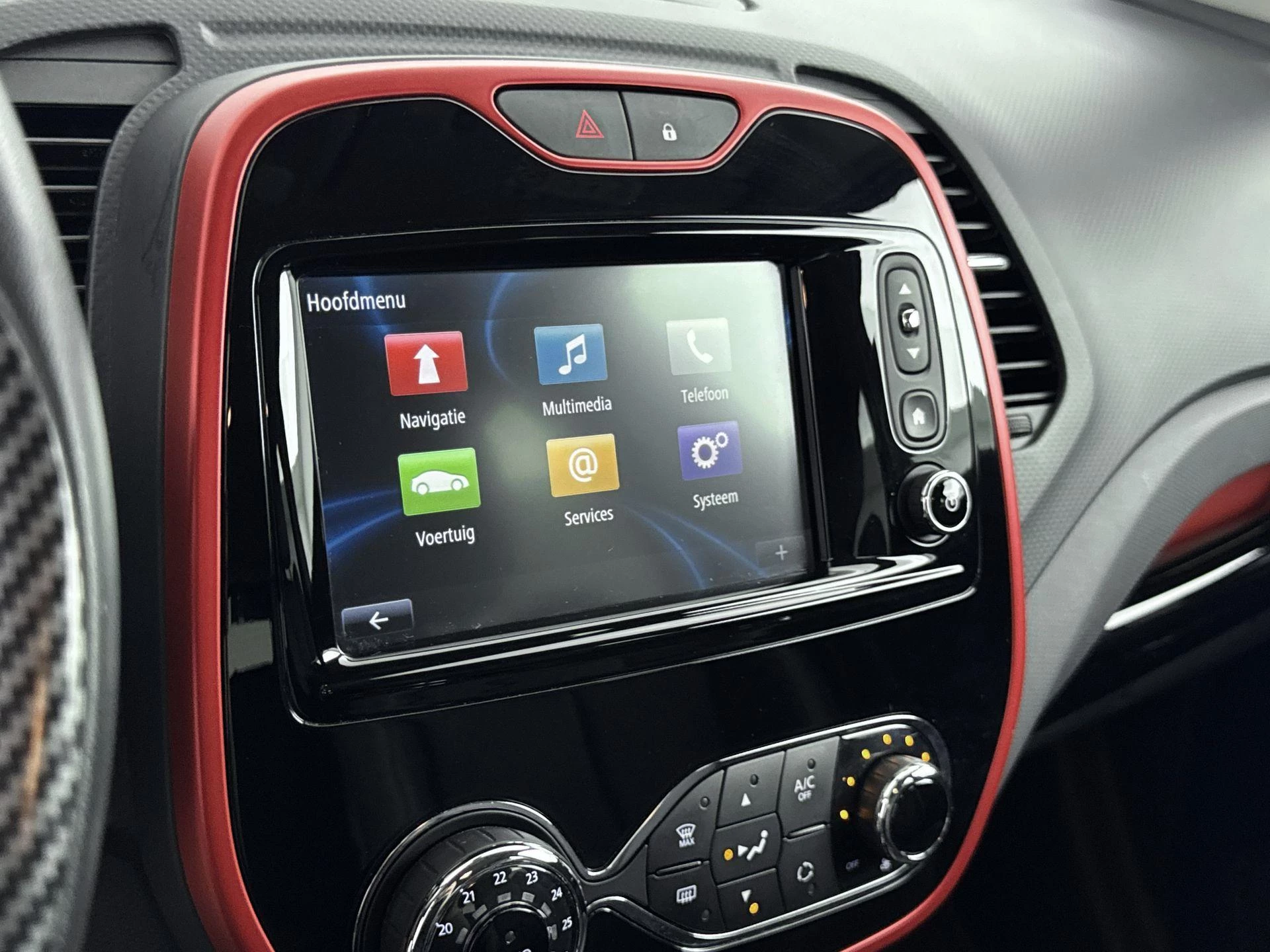 Renault-Captur-image-11