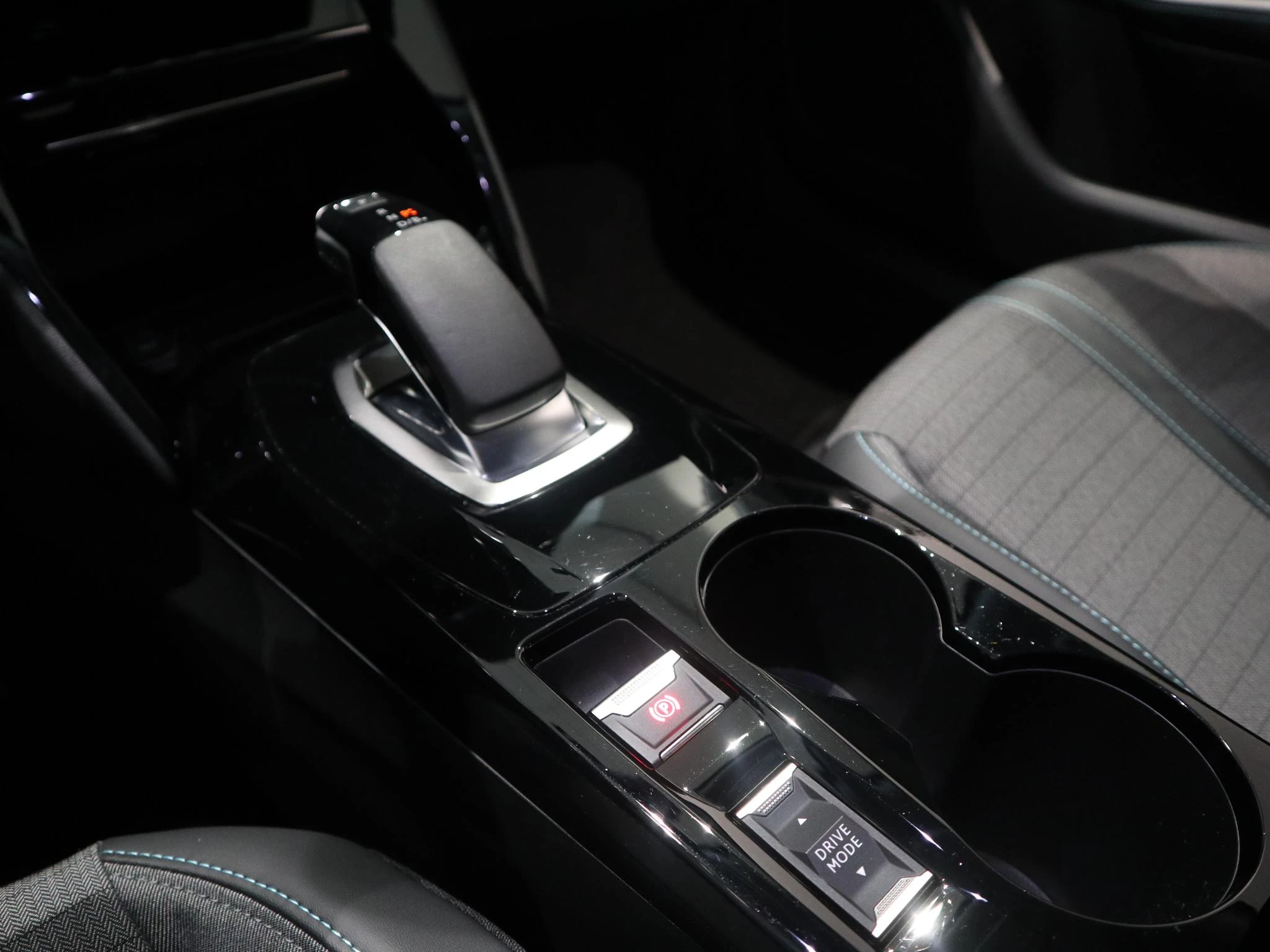 Peugeot-e-2008-image-18