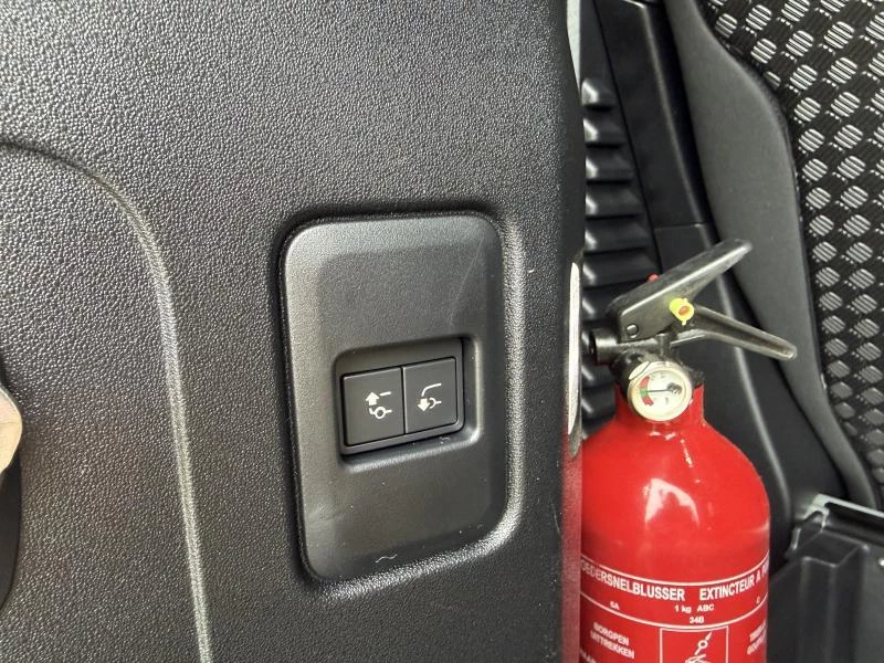 Land Rover Defender 90 D200 X-DYNAMIC