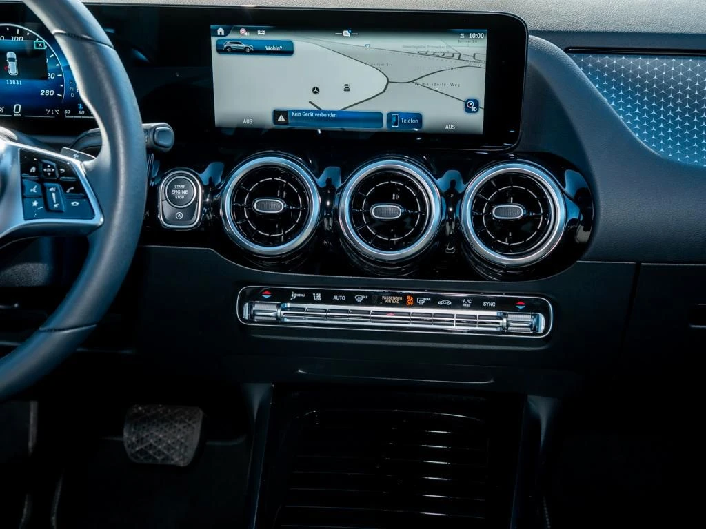 Mercedes-Benz-GLA 200 d-image-10