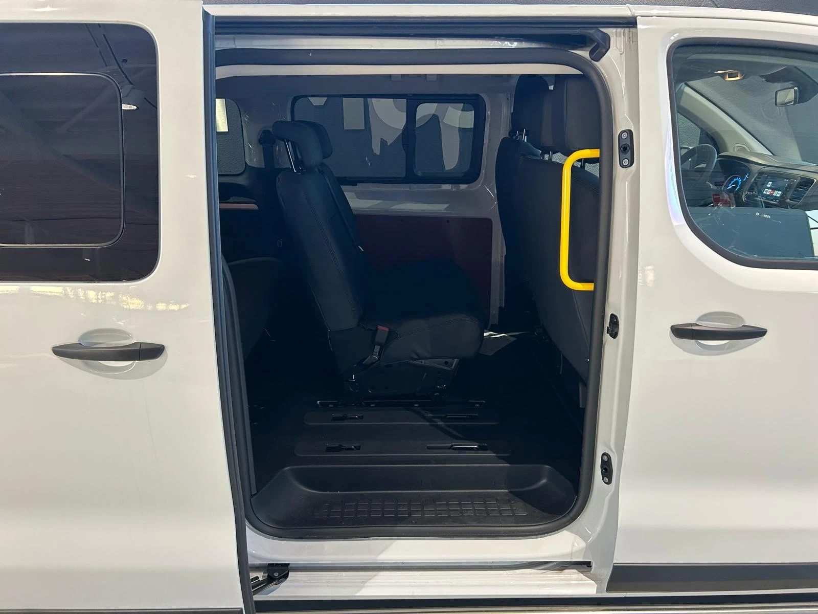 Citroën-ë-Jumpy-image-17