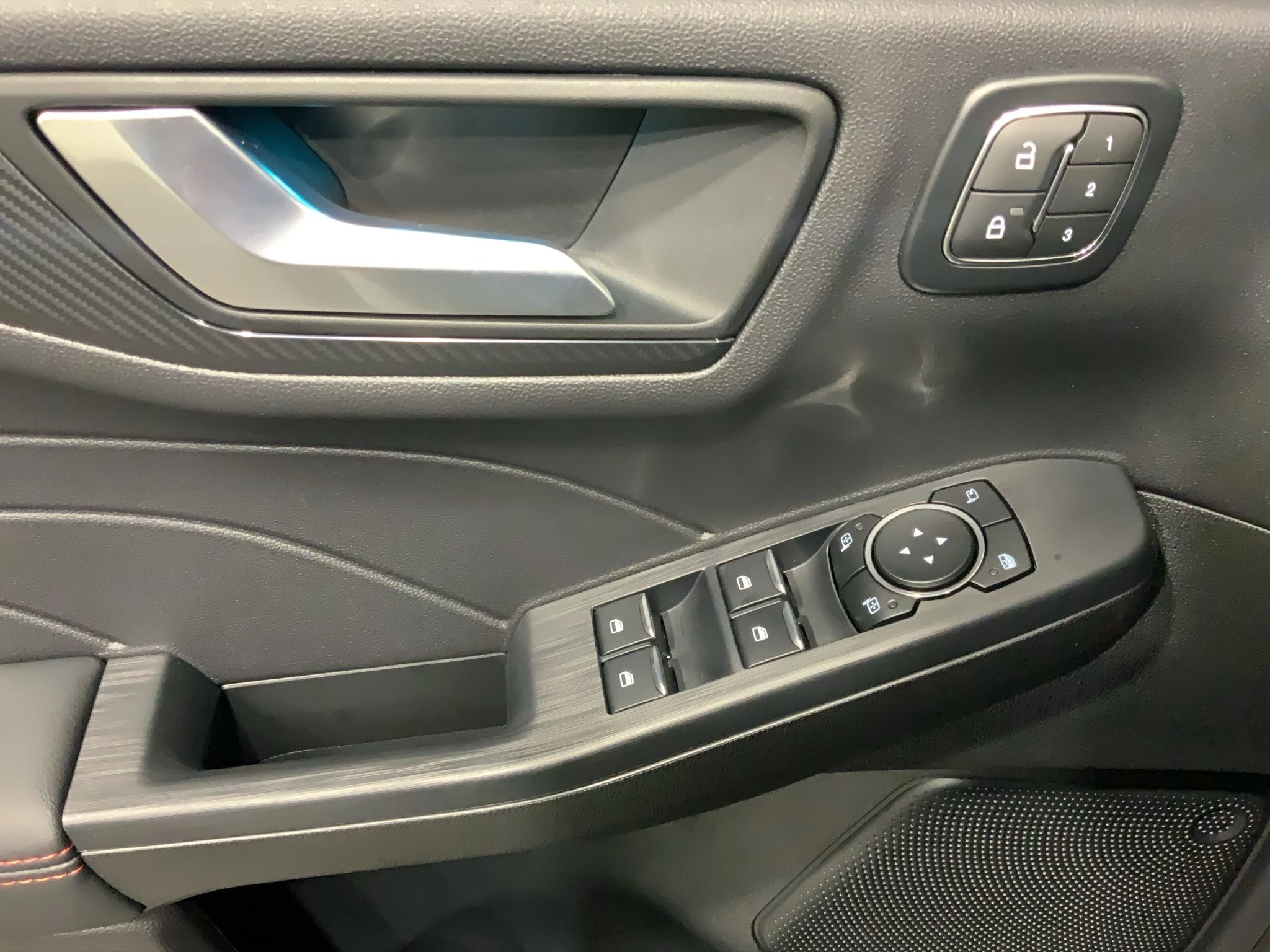 Ford Kuga ST-Line X Aut.*360GRAD*LED-MATRIX*NAVI*GRA*WINTER-PKT..