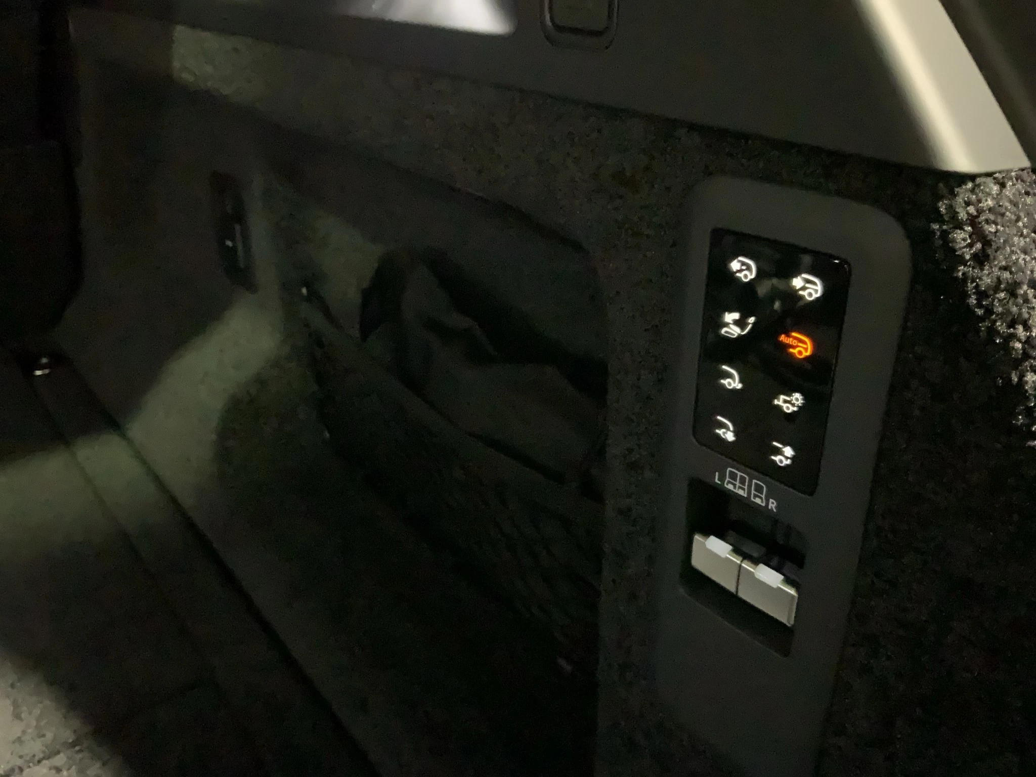 Land Rover-Range Rover-image-18