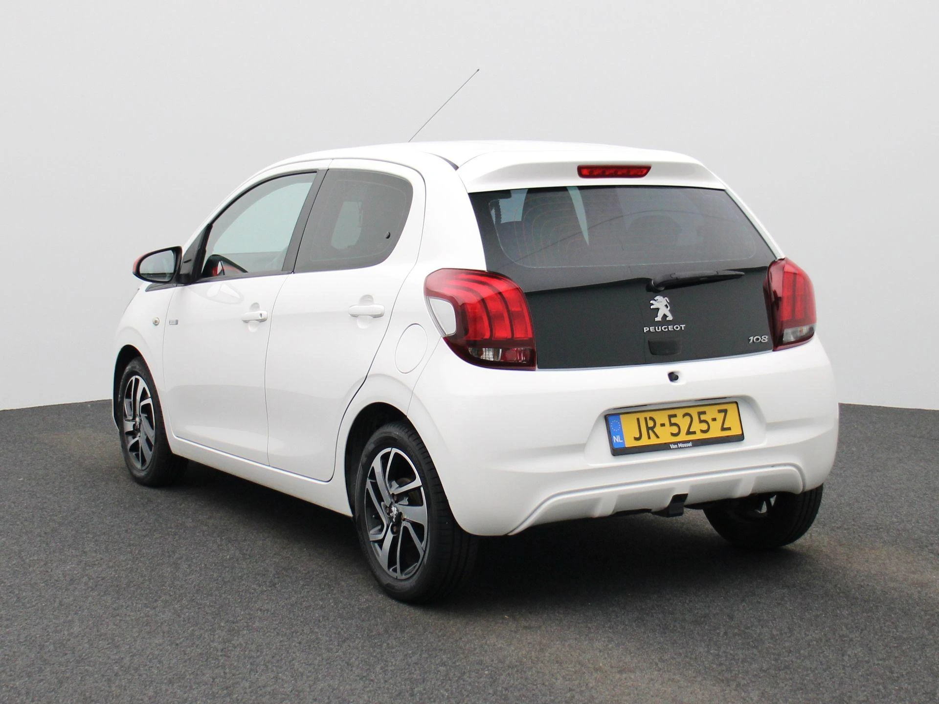 Peugeot-108-image-1