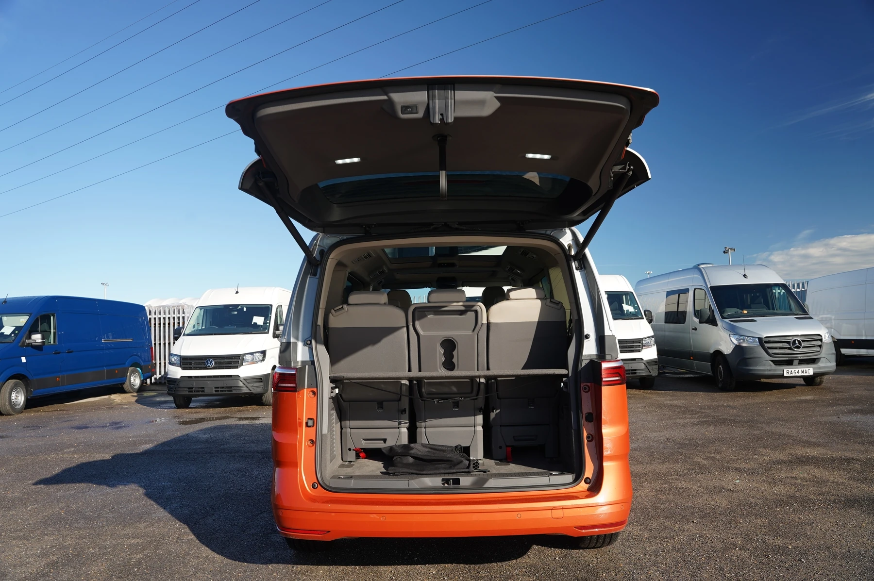 Volkswagen-Multivan-image-11