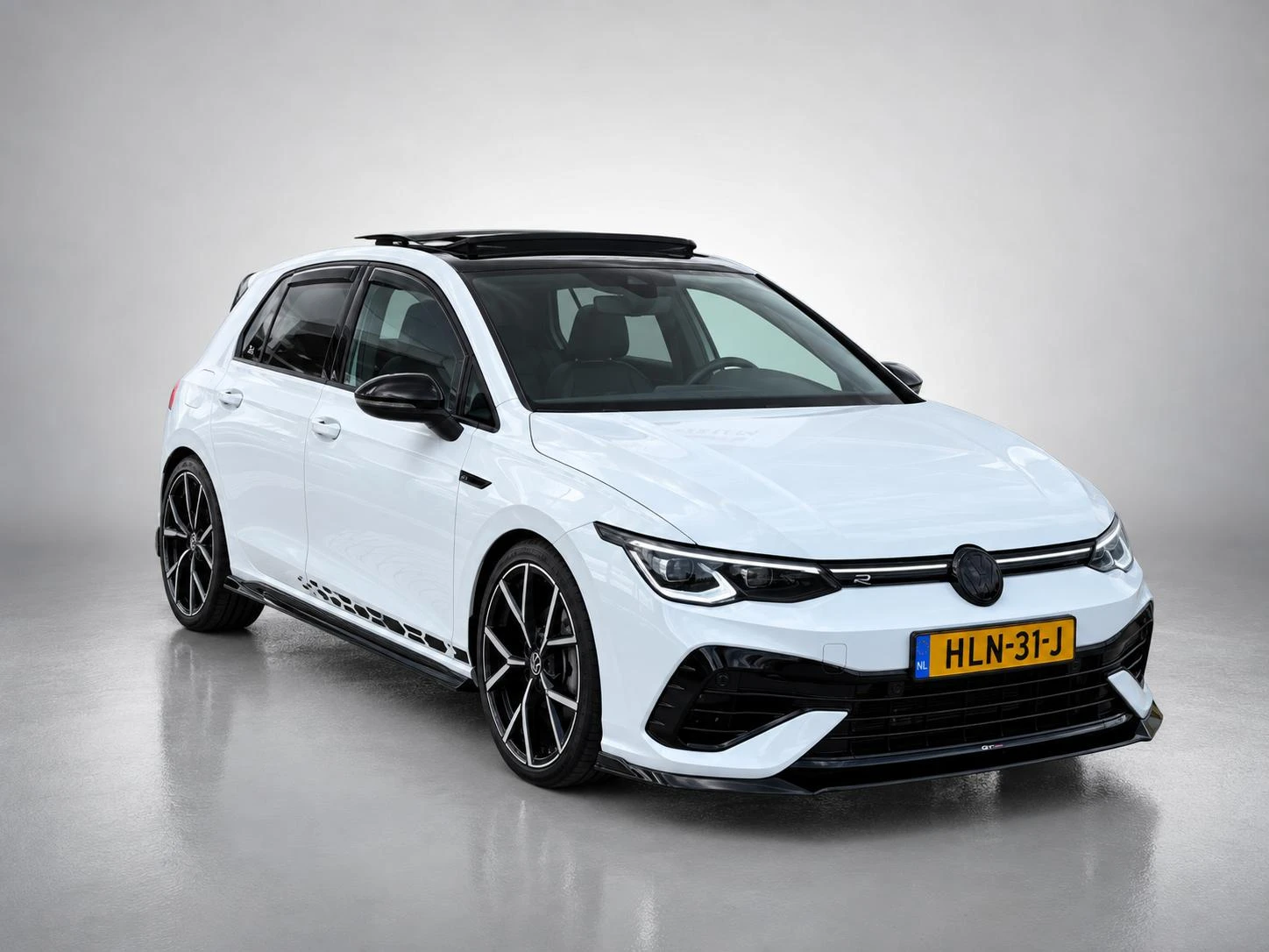 Volkswagen-Golf-image-4