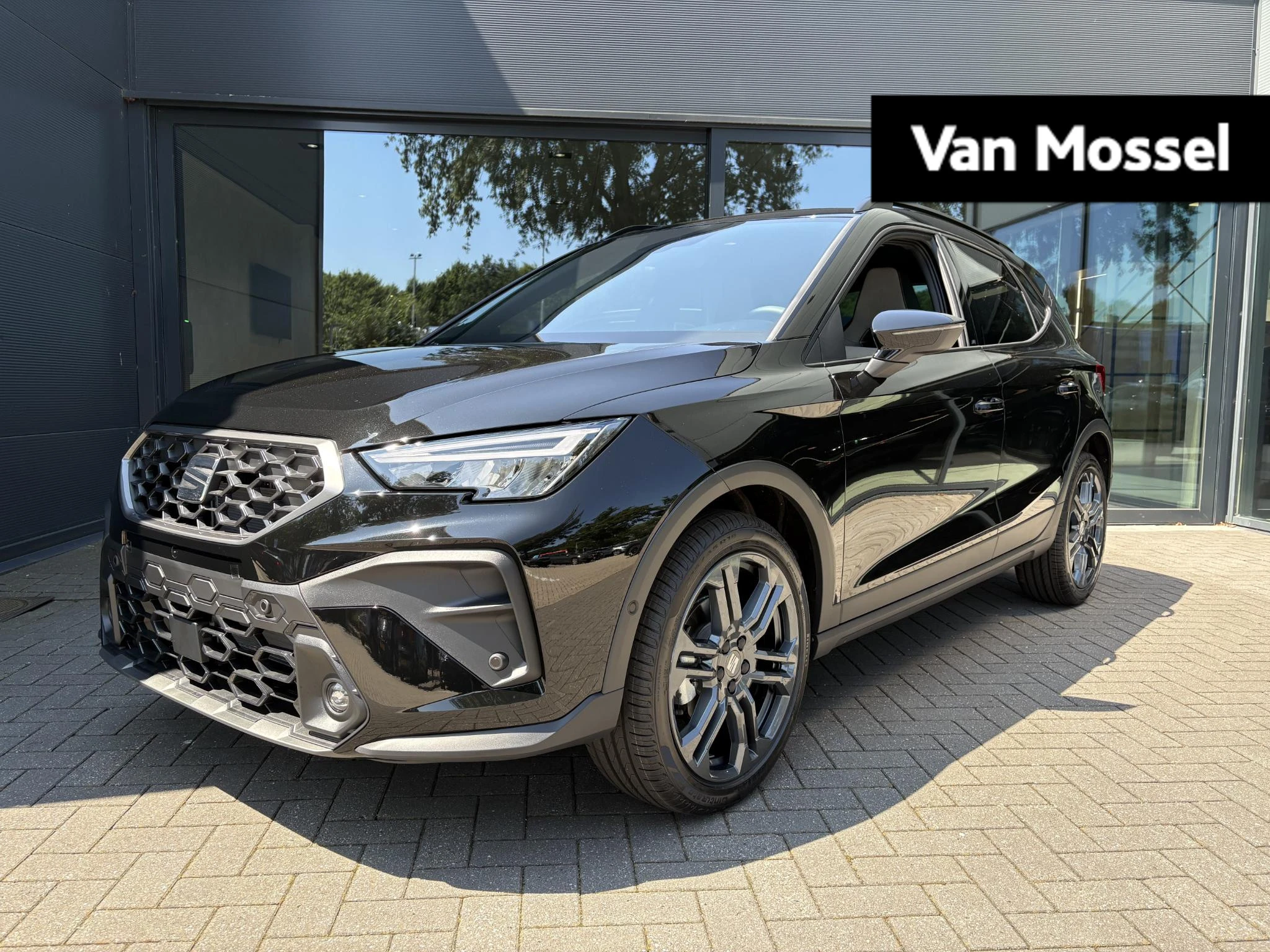 SEAT-Arona-image-0