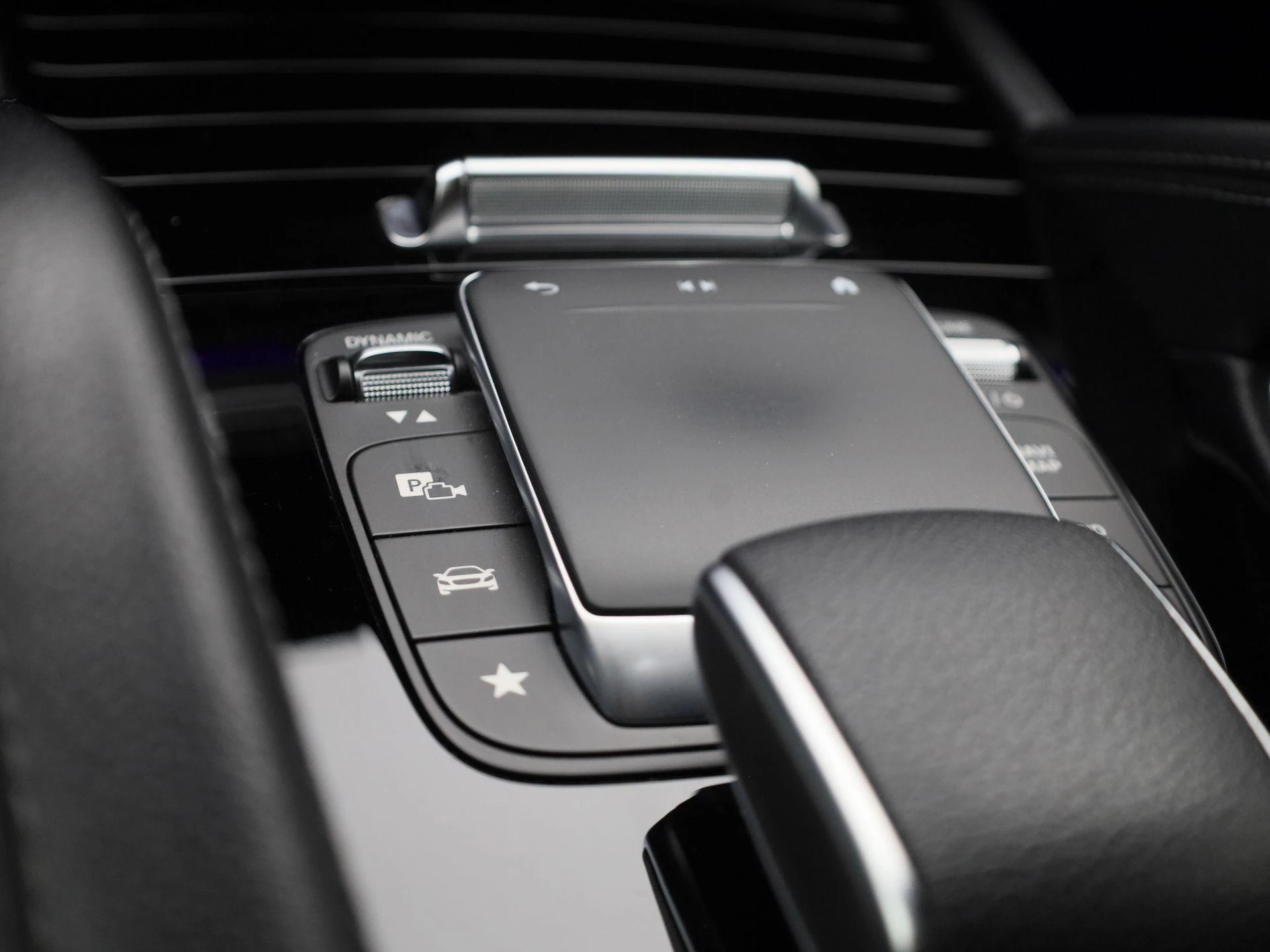 Mercedes-Benz-GLE-image-21