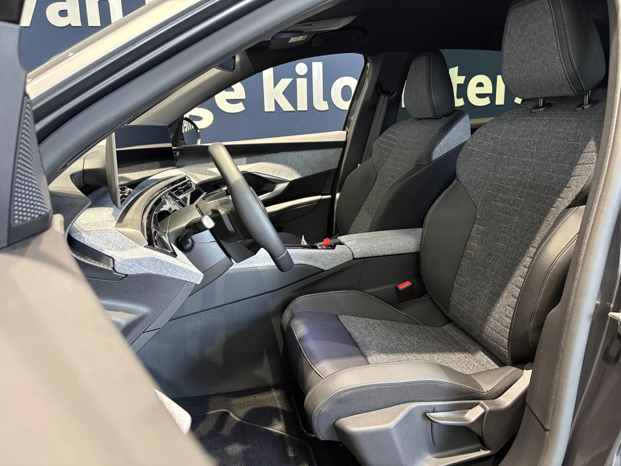 Peugeot 3008 1.6 plug-in Hybrid 195 Allure